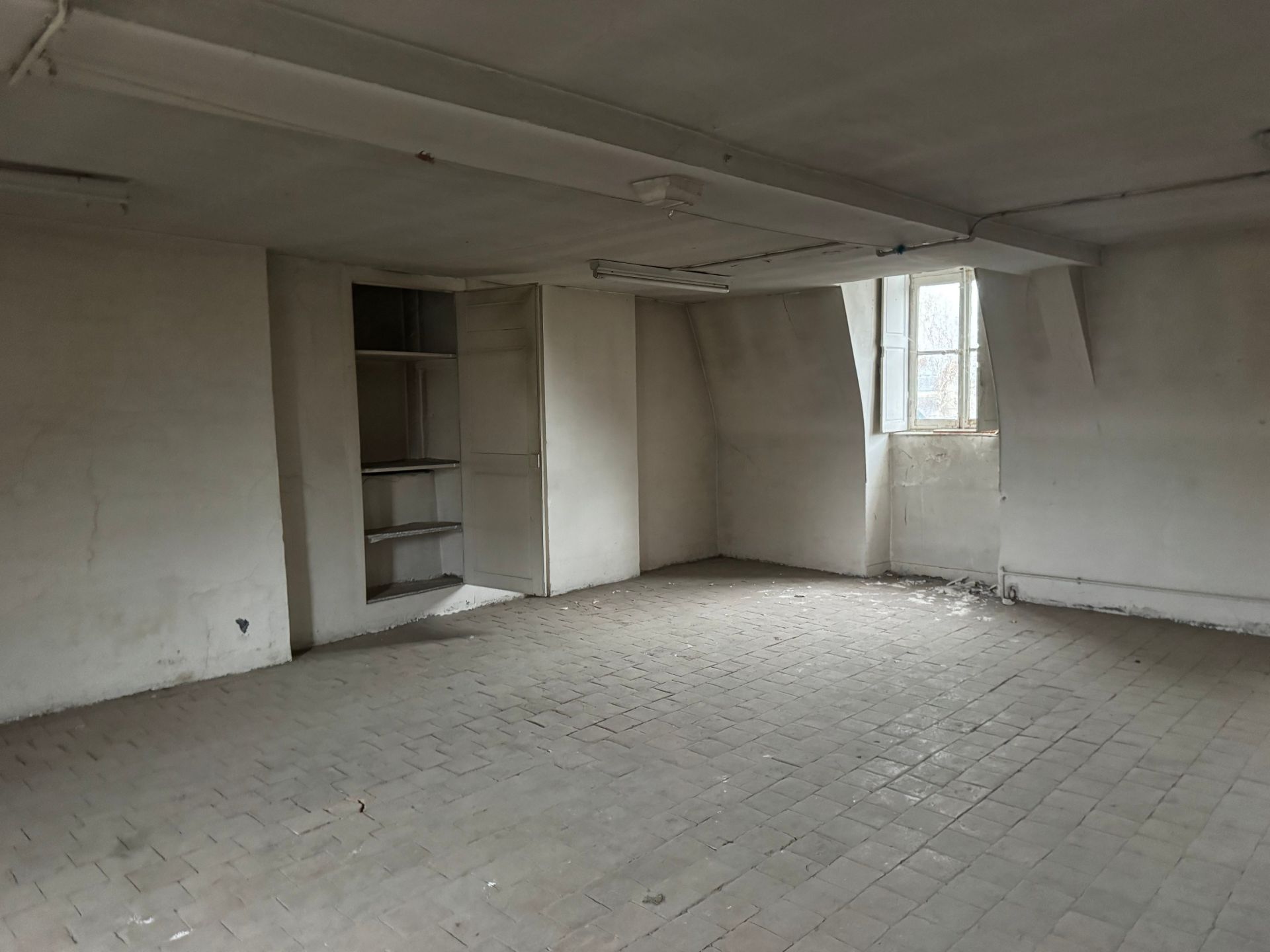 luxury house 20 Rooms for sale on ORLEANS (45000)