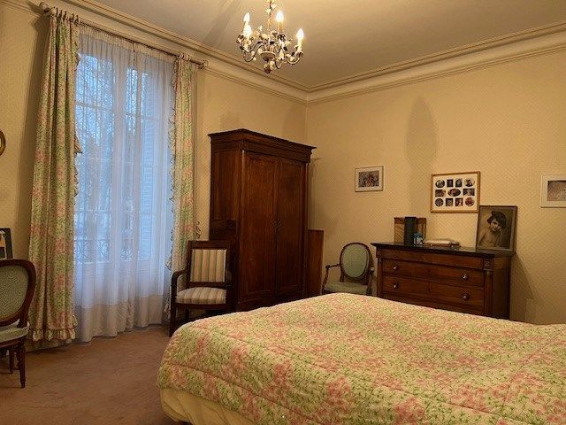 luxury house 20 Rooms for sale on ORLEANS (45000)