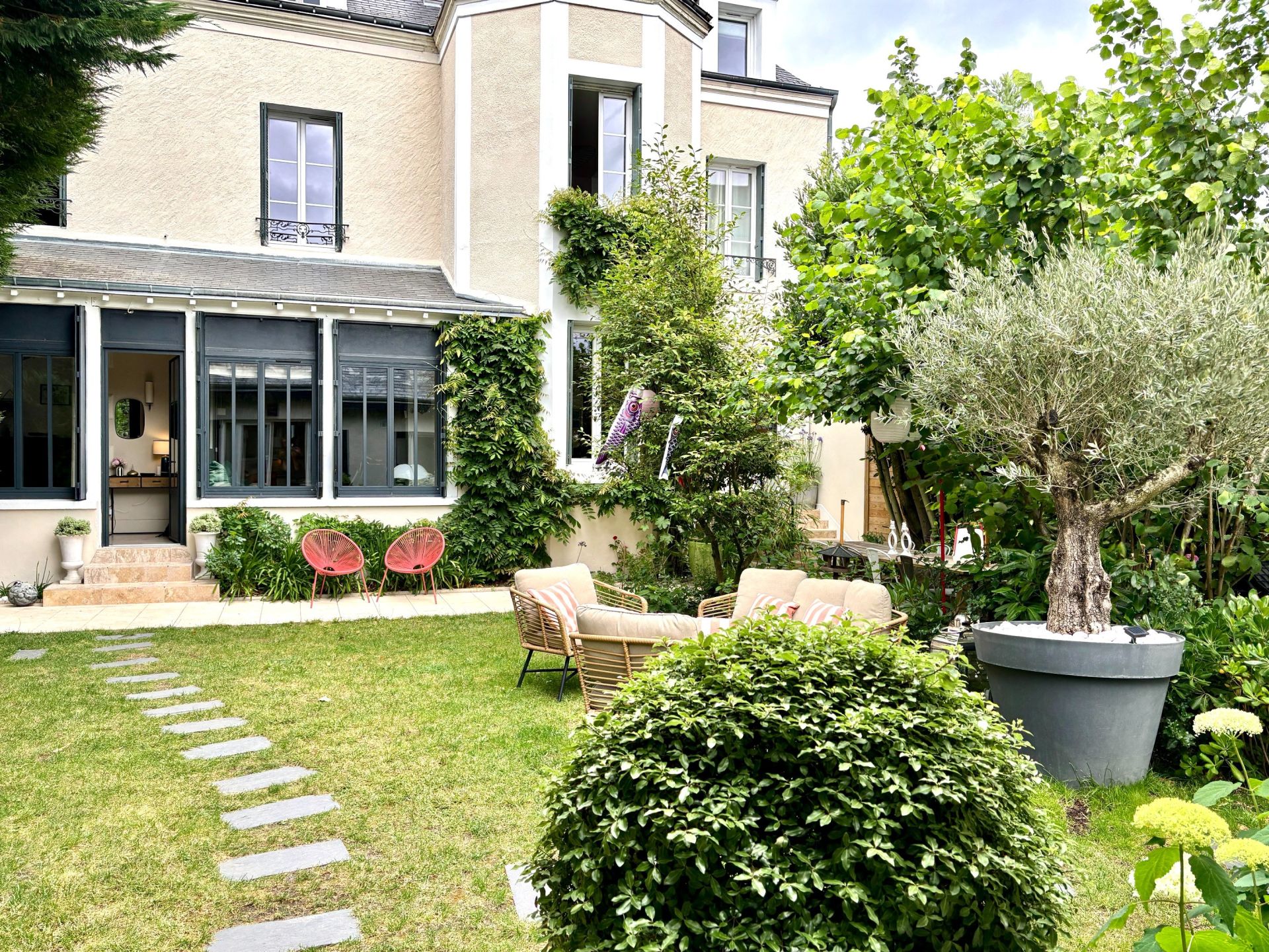 luxury house 10 Rooms for sale on TOURS (37000)