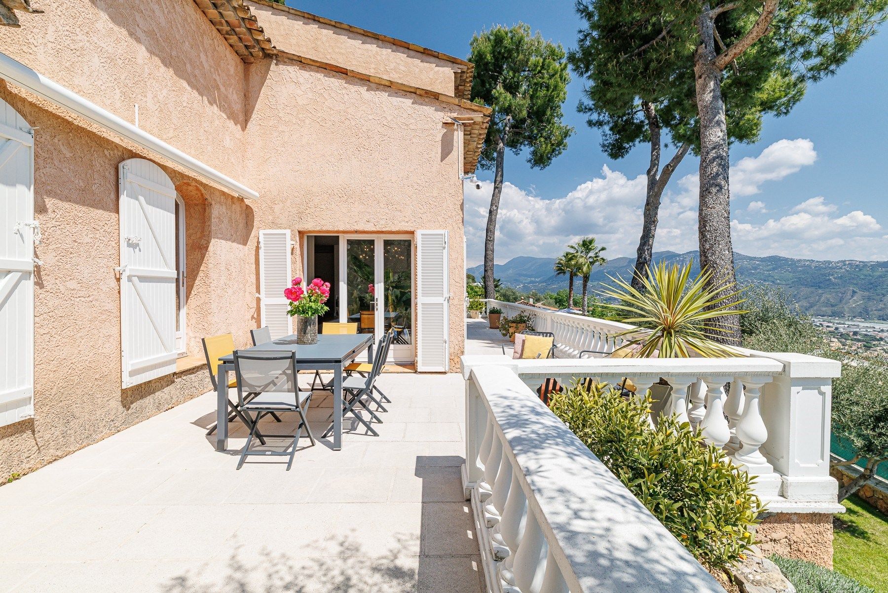villa de luxe 5 Pièces en vente sur GATTIERES (06510)