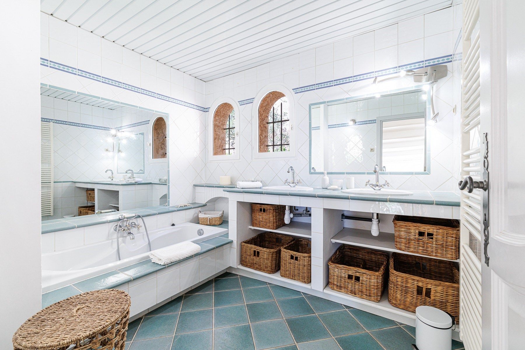 luxury villa 5 Rooms for sale on GATTIERES (06510)
