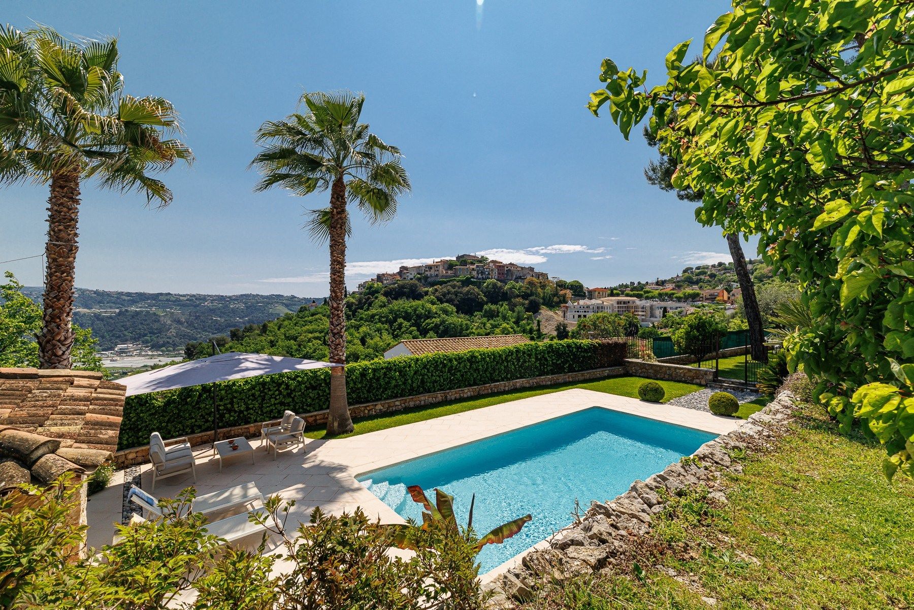 luxury villa 5 Rooms for sale on GATTIERES (06510)