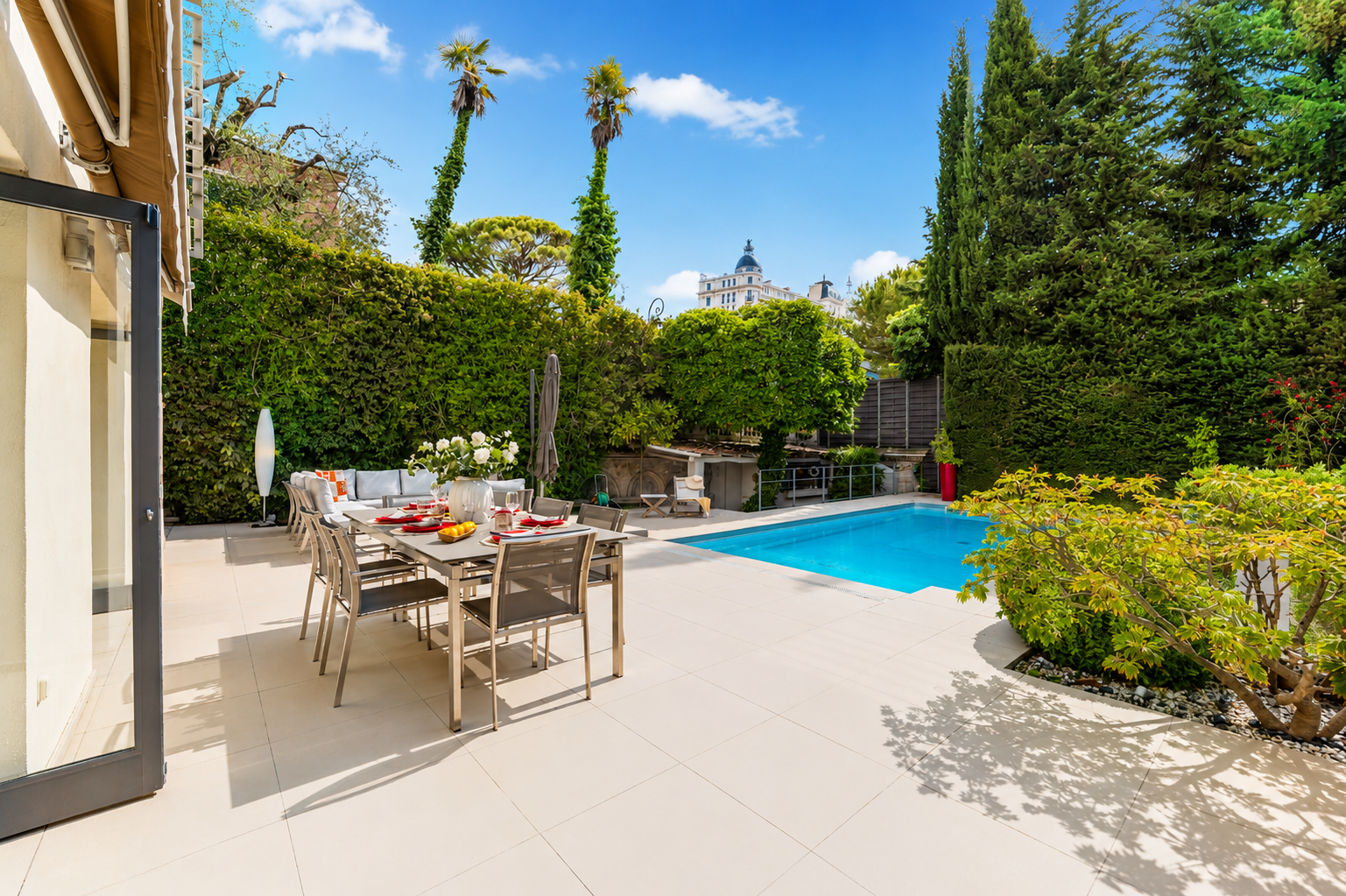 luxury villa 5 Rooms for sale on NICE (06000)