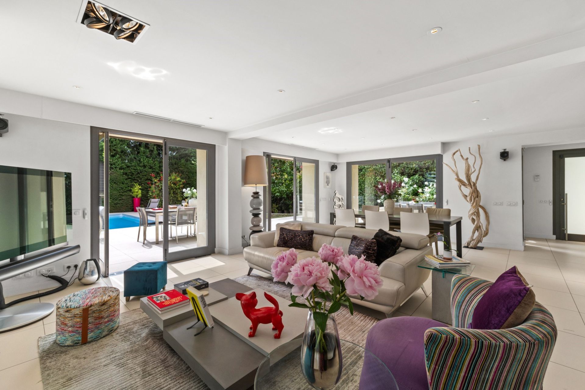 luxury villa 5 Rooms for sale on NICE (06000)