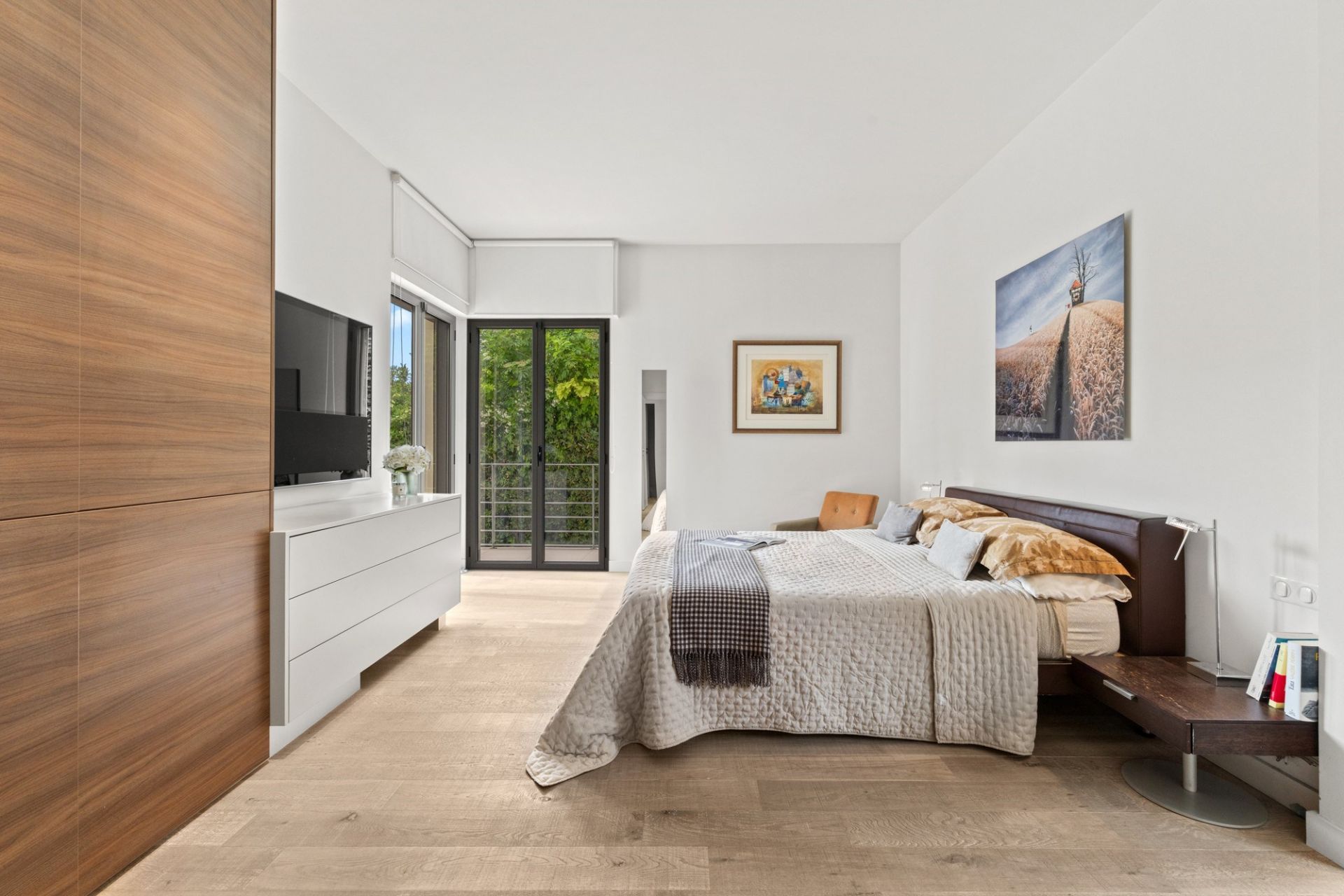 luxury villa 5 Rooms for sale on NICE (06000)