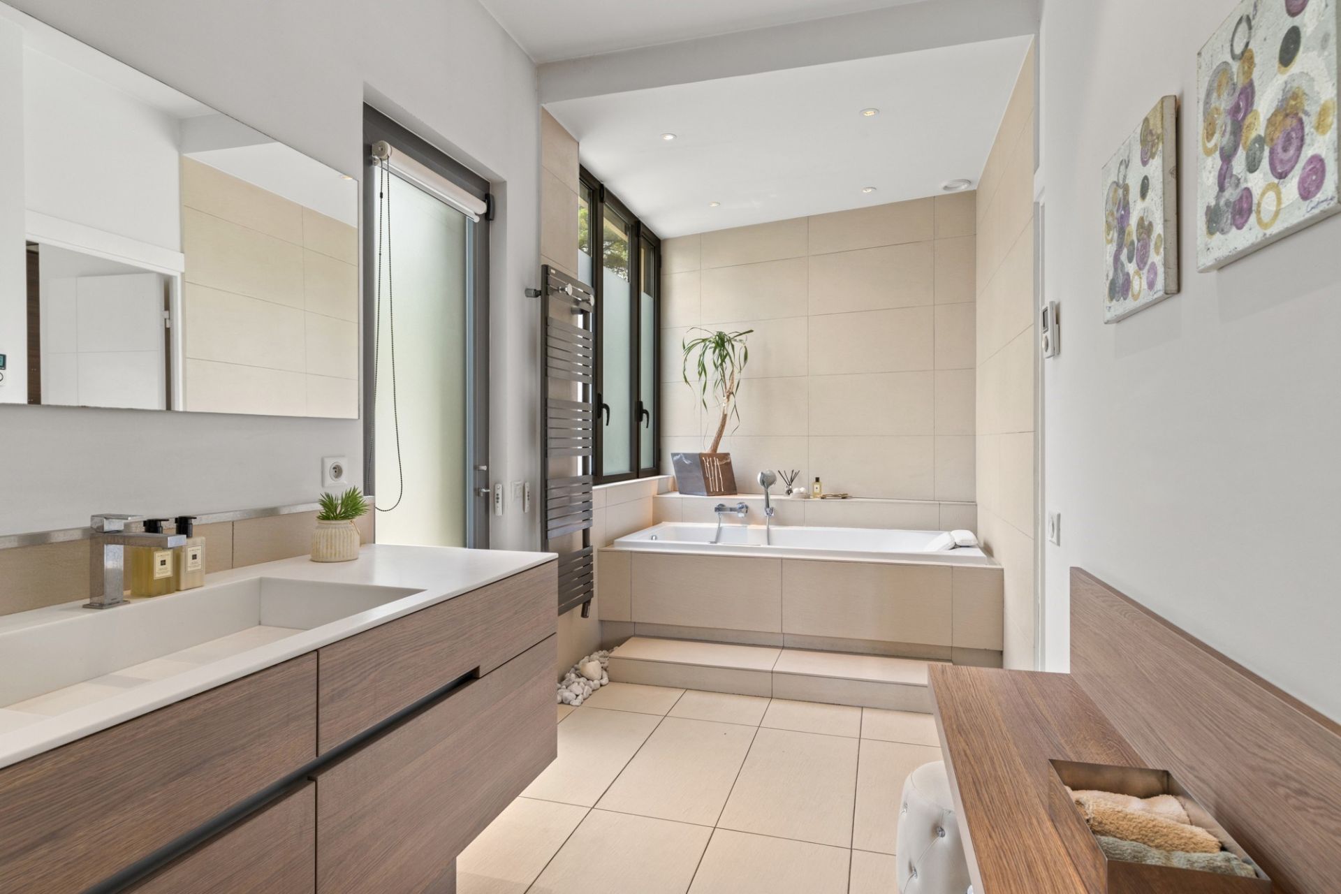 luxury villa 5 Rooms for sale on NICE (06000)
