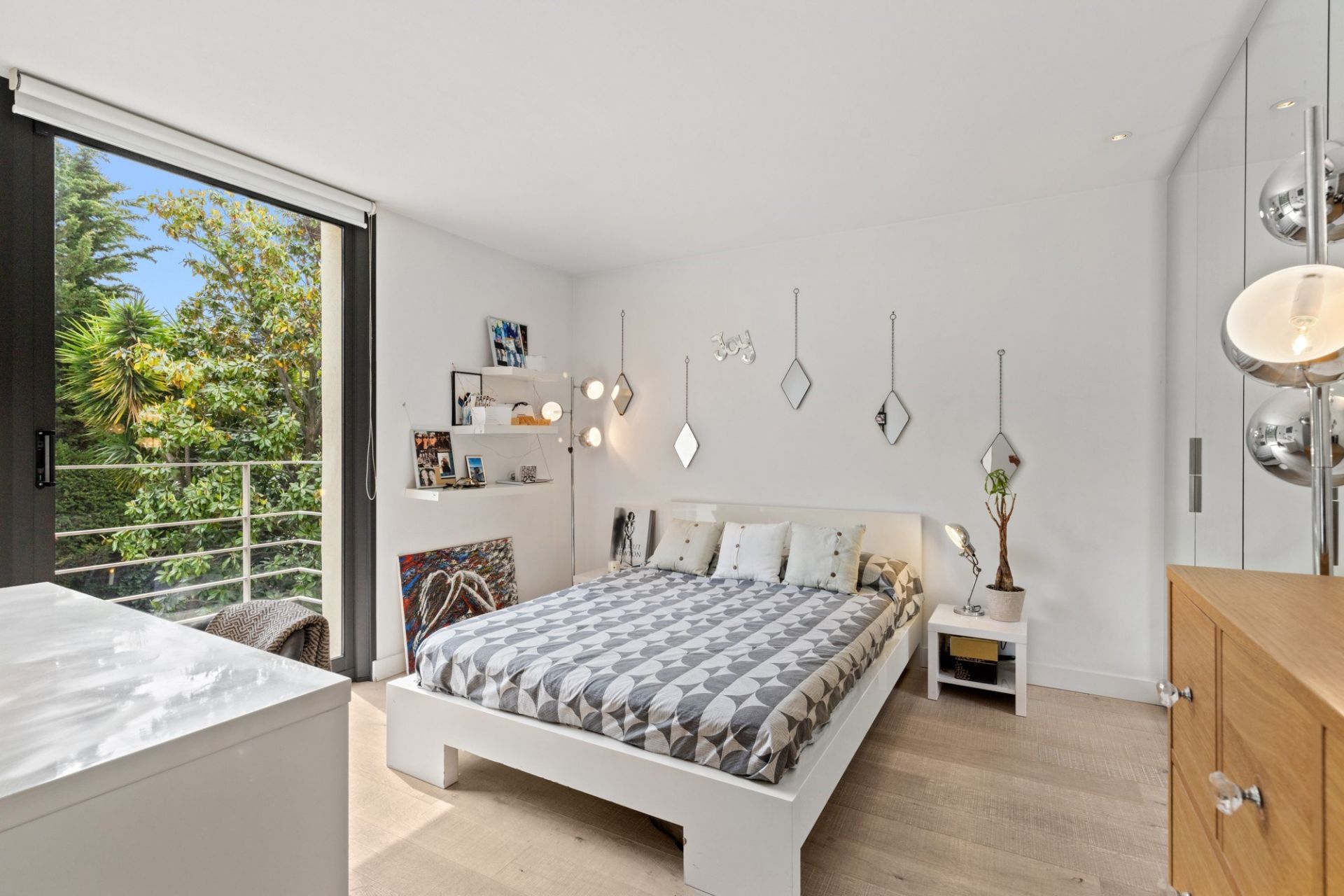 luxury villa 5 Rooms for sale on NICE (06000)
