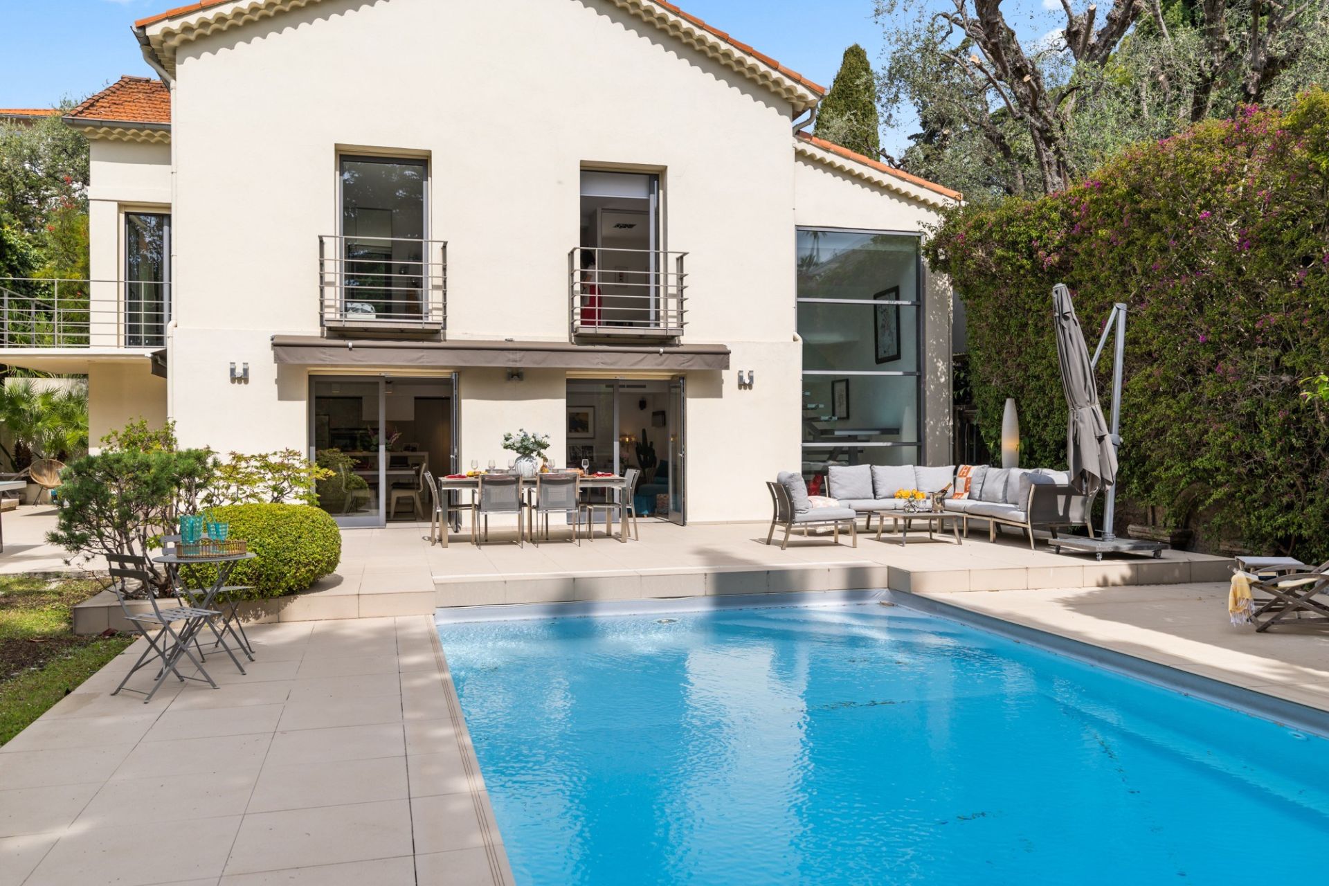luxury villa 5 Rooms for sale on NICE (06000)