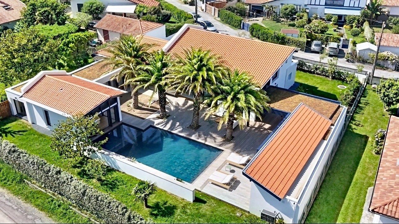 luxury house 8 Rooms for sale on BIDART (64210)