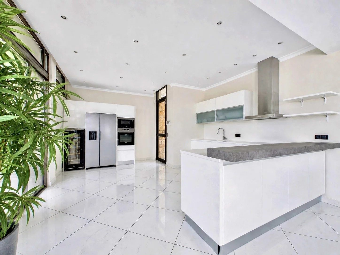 luxury villa 7 Rooms for sale on VALLAURIS (06220)