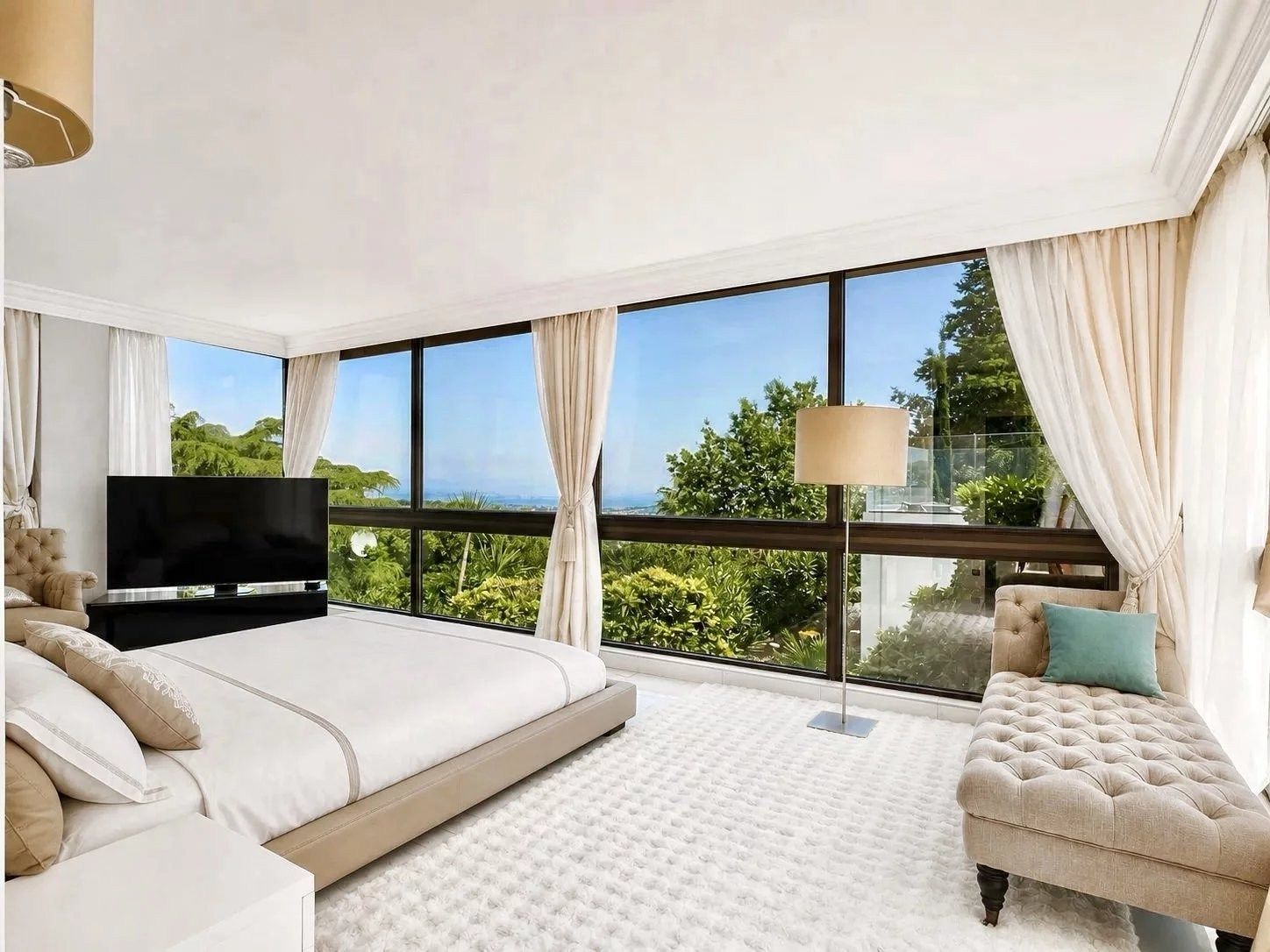 luxury villa 7 Rooms for sale on VALLAURIS (06220)