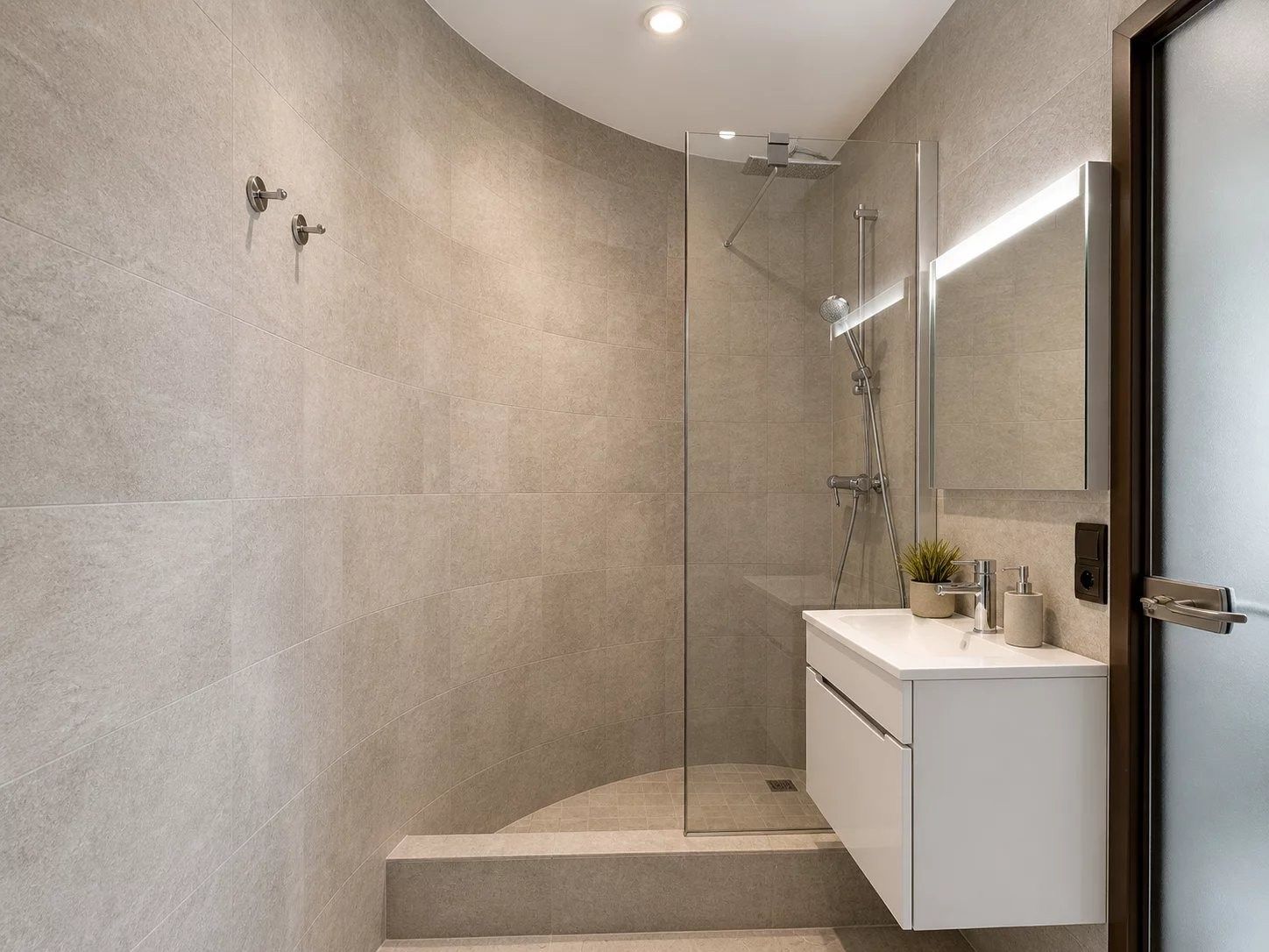 luxury villa 7 Rooms for sale on VALLAURIS (06220)