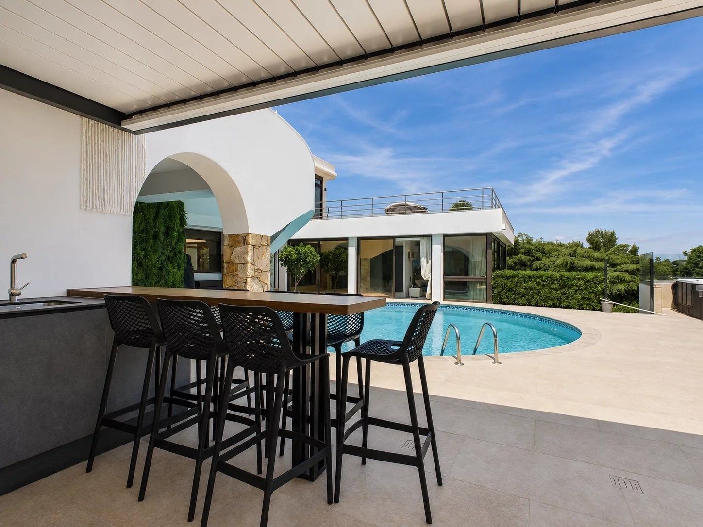 luxury villa 7 Rooms for sale on VALLAURIS (06220)