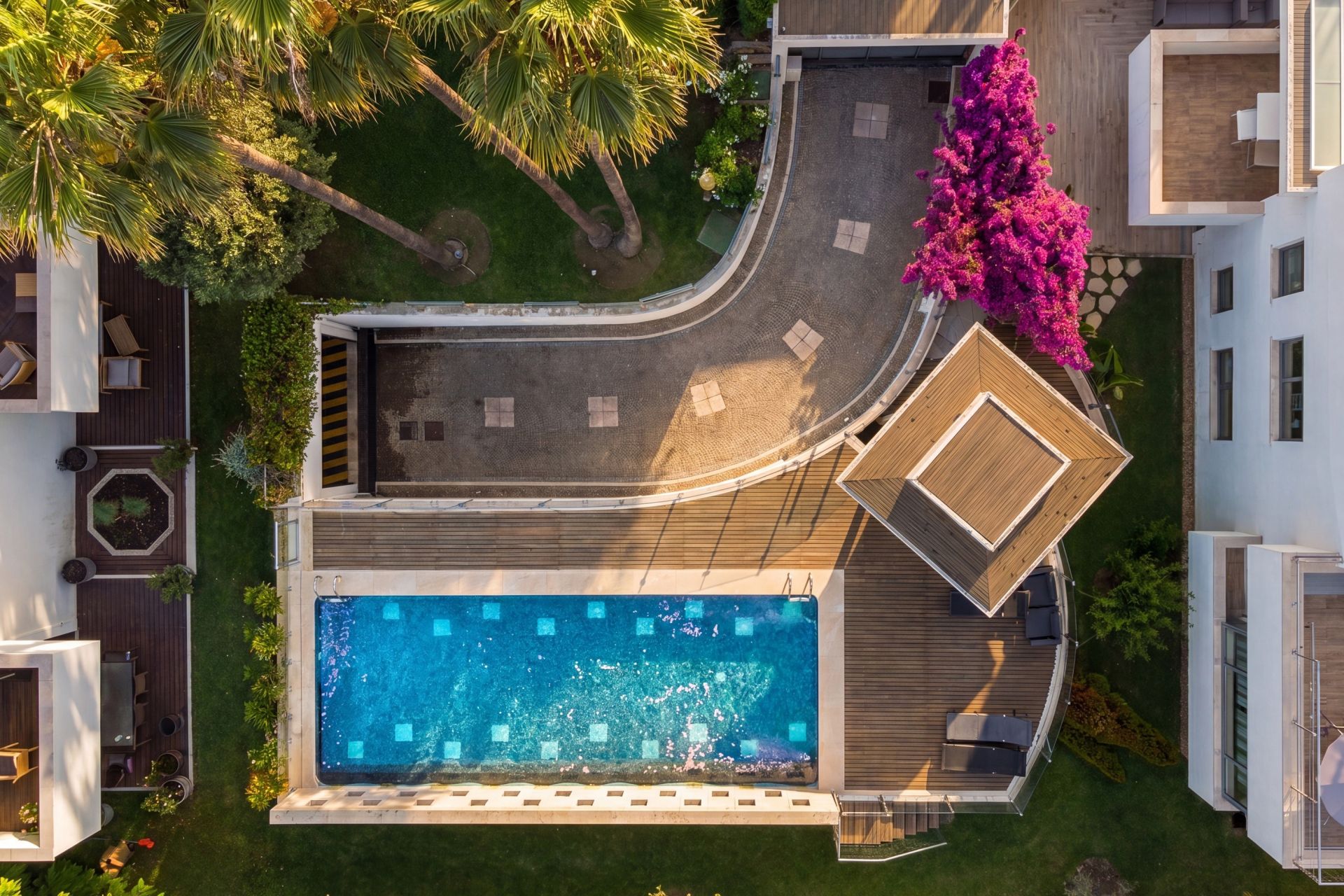 luxury apartment 4 Rooms for sale on CAP D ANTIBES (06160)