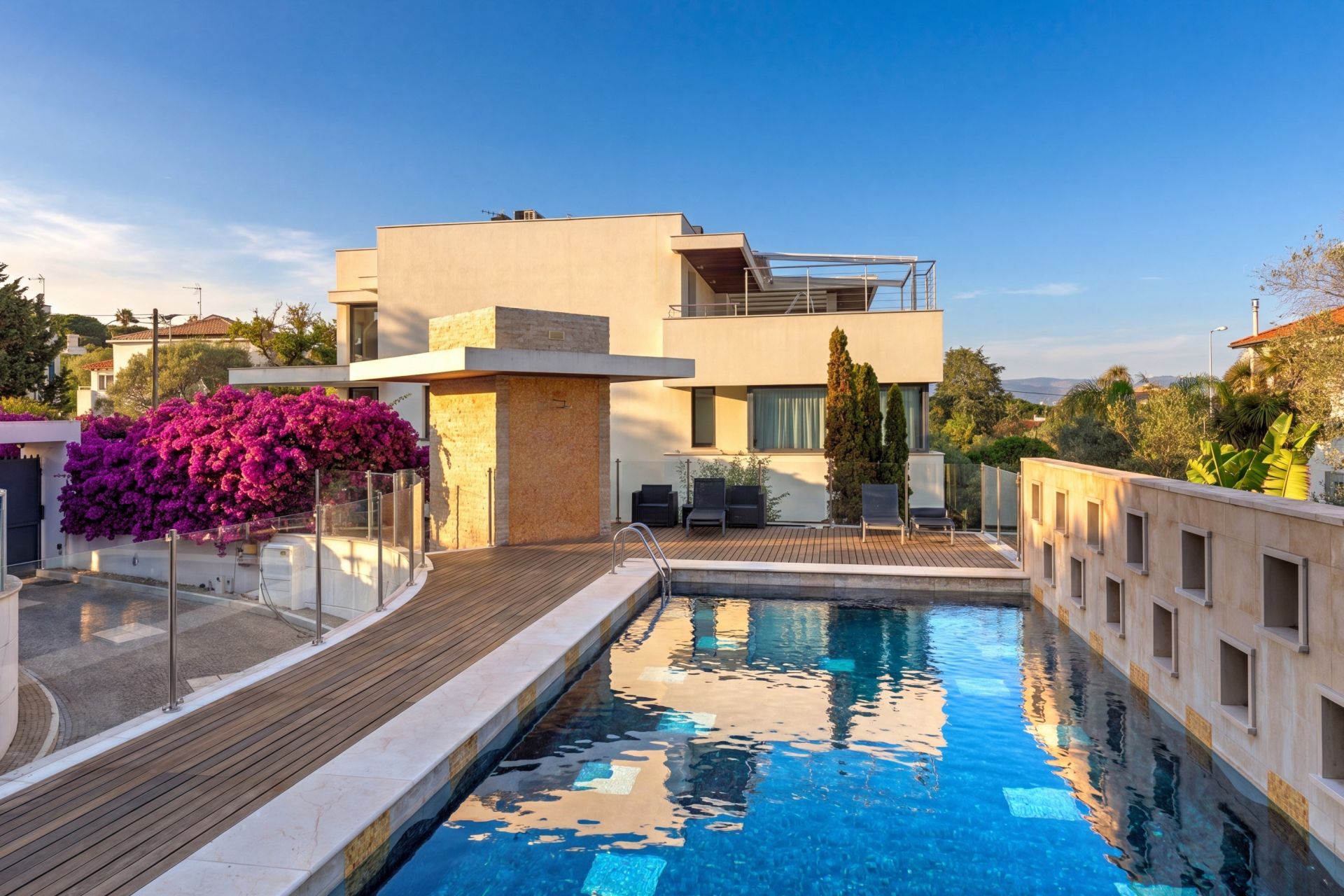 luxury apartment 4 Rooms for sale on CAP D ANTIBES (06160)