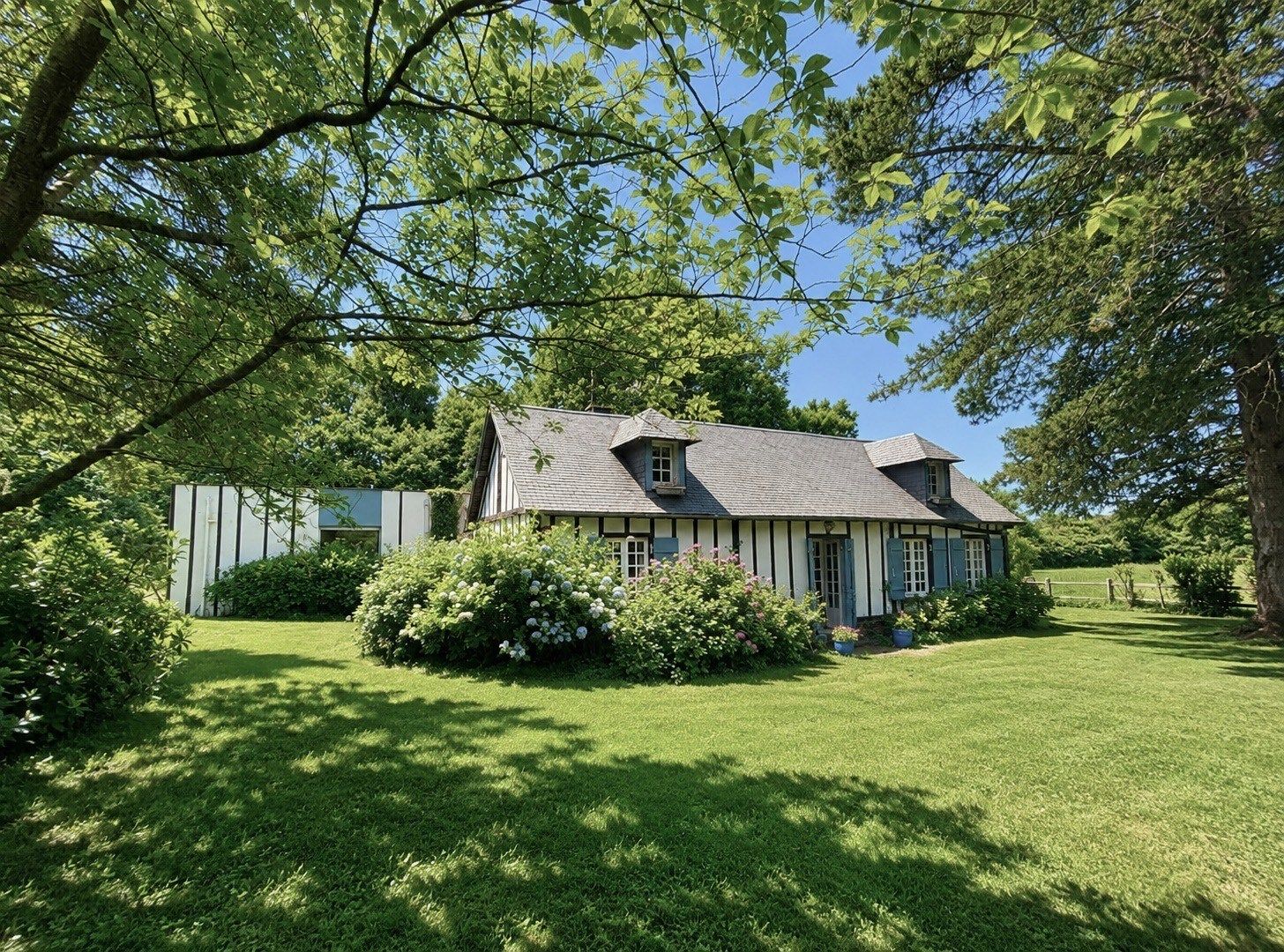 luxury house 5 Rooms for sale on MOYAUX (14590)