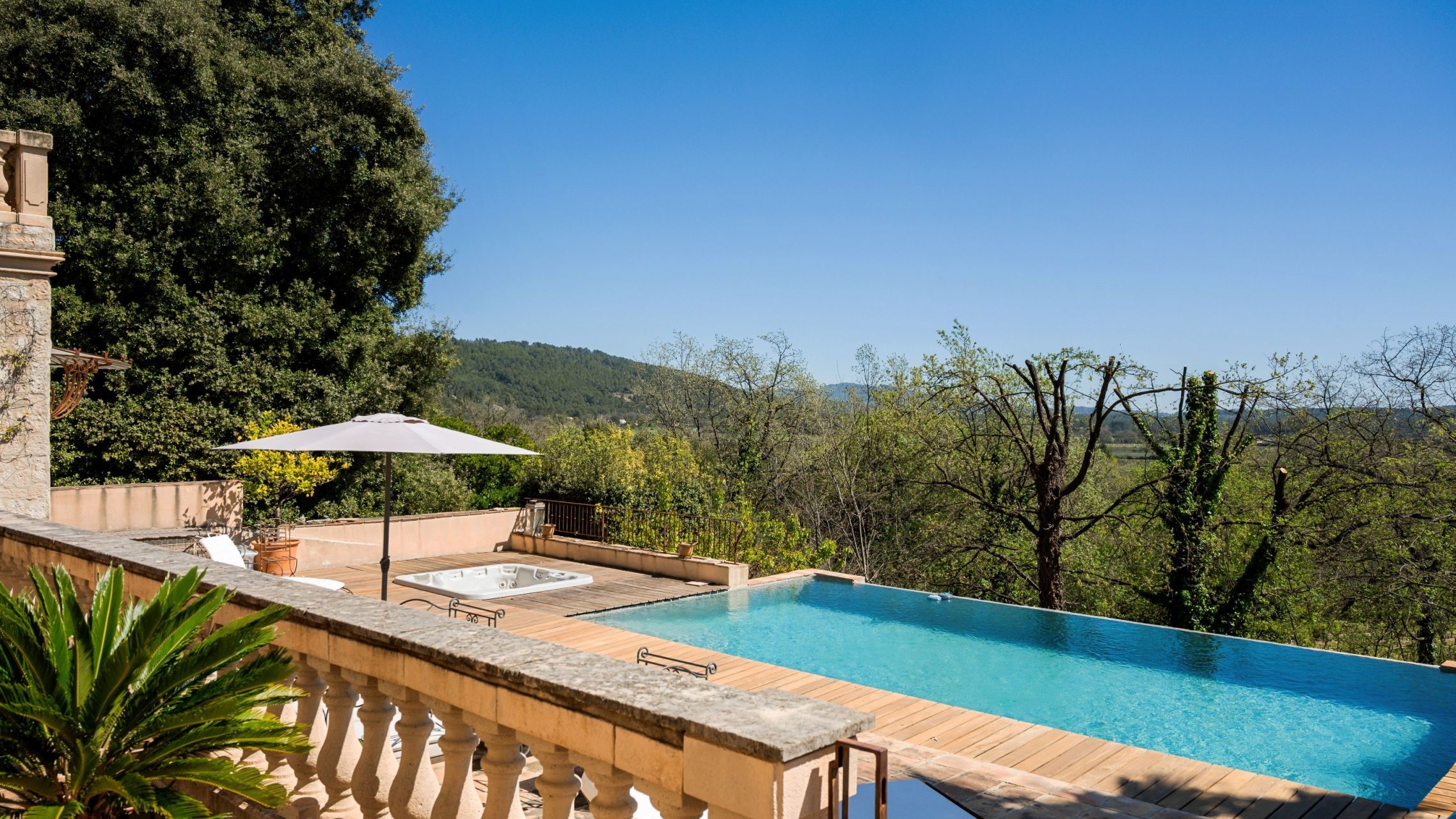 propriété de luxe 7 Pièces en vente sur FIGANIERES (83830)
