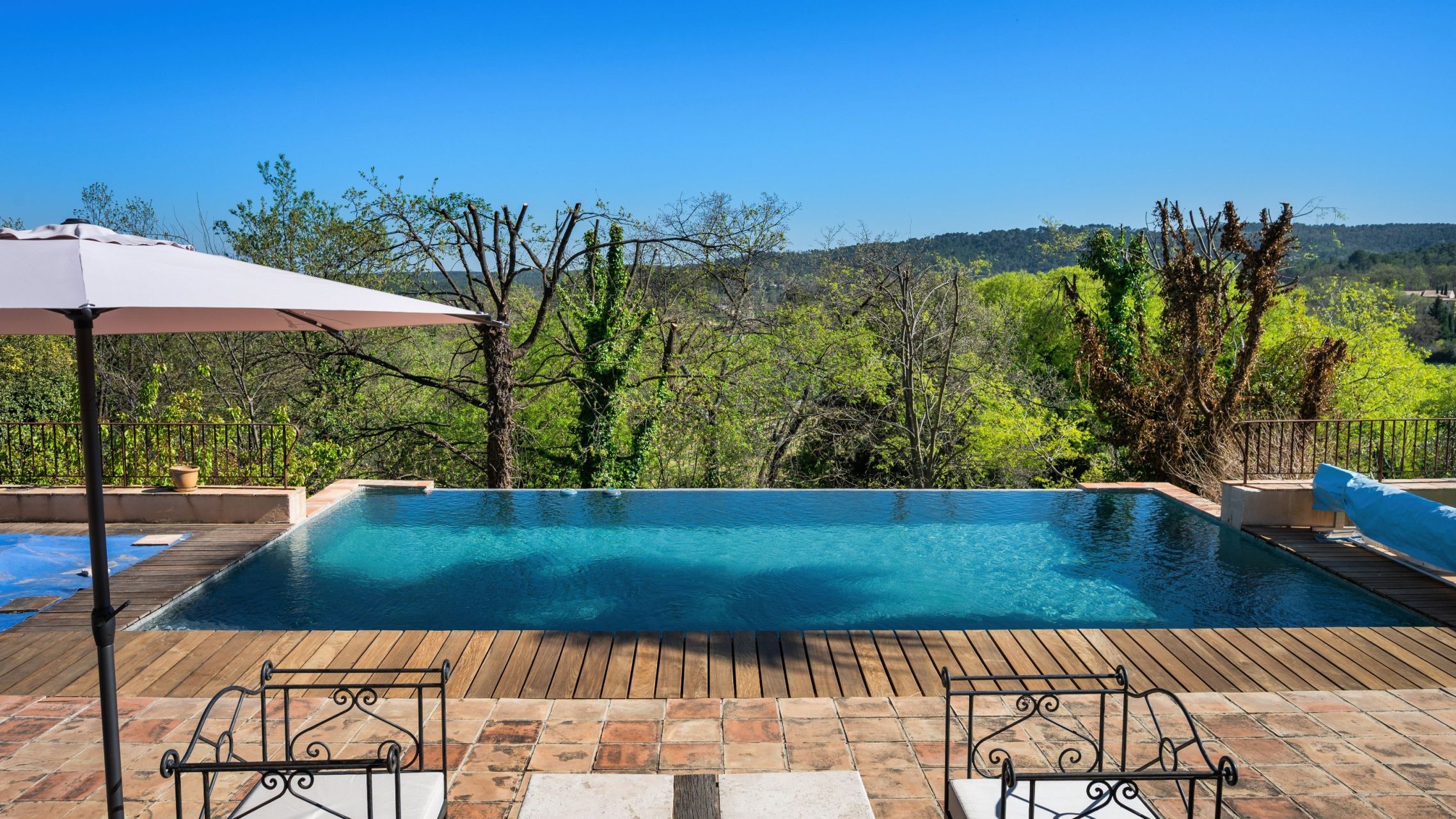 propriété de luxe 7 Pièces en vente sur FIGANIERES (83830)