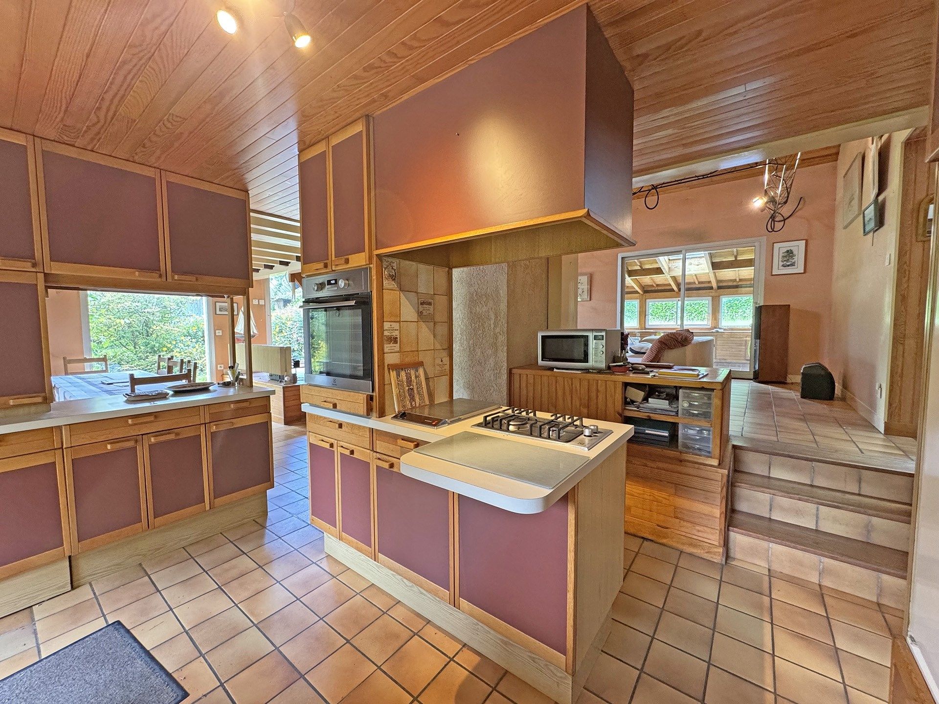 luxury house 10 Rooms for sale on QUIMPER (29000)