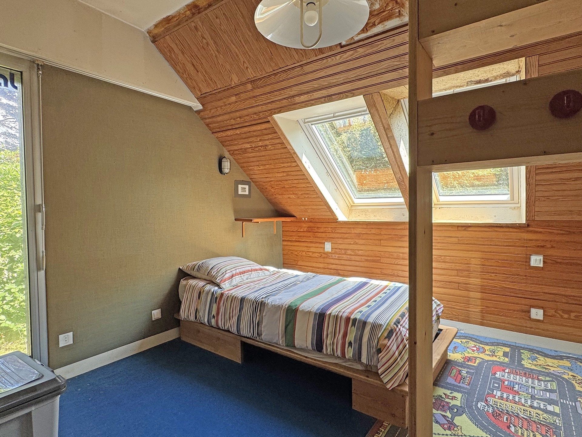 luxury house 10 Rooms for sale on QUIMPER (29000)
