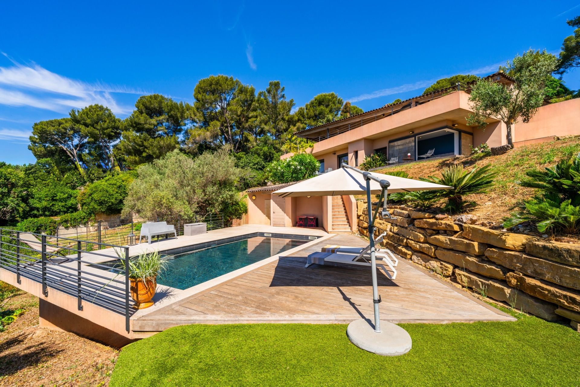 maison contemporaine 5 Pièces en vente sur LA SEYNE SUR MER (83500)