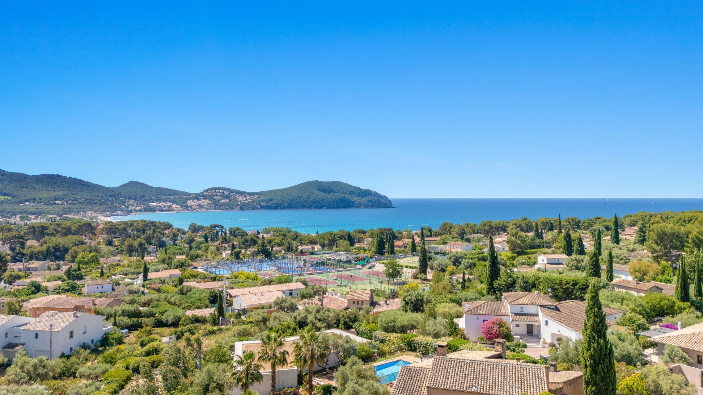 luxury house 5 Rooms for sale on ST CYR SUR MER (83270)