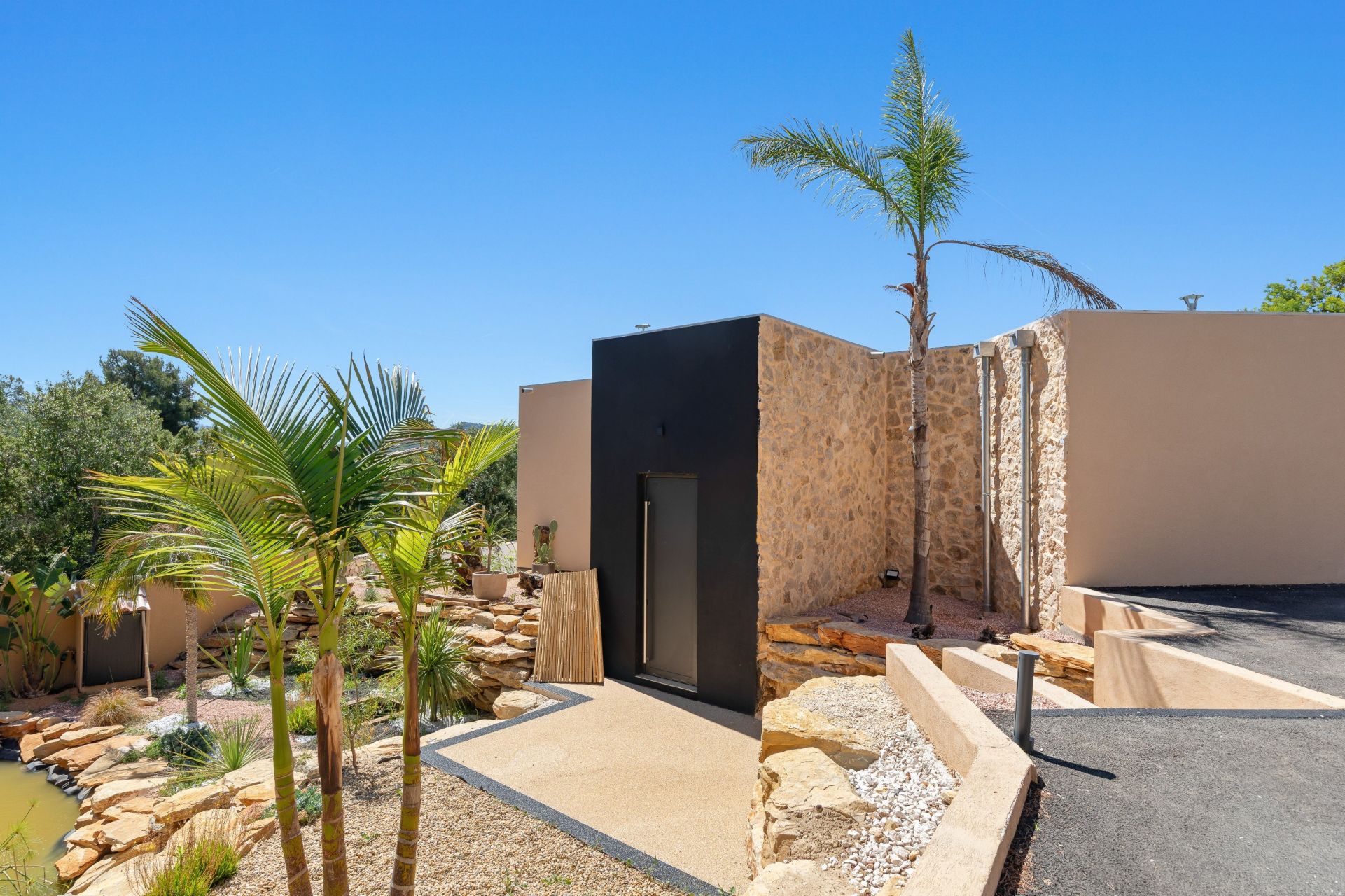luxury house 5 Rooms for sale on ST CYR SUR MER (83270)