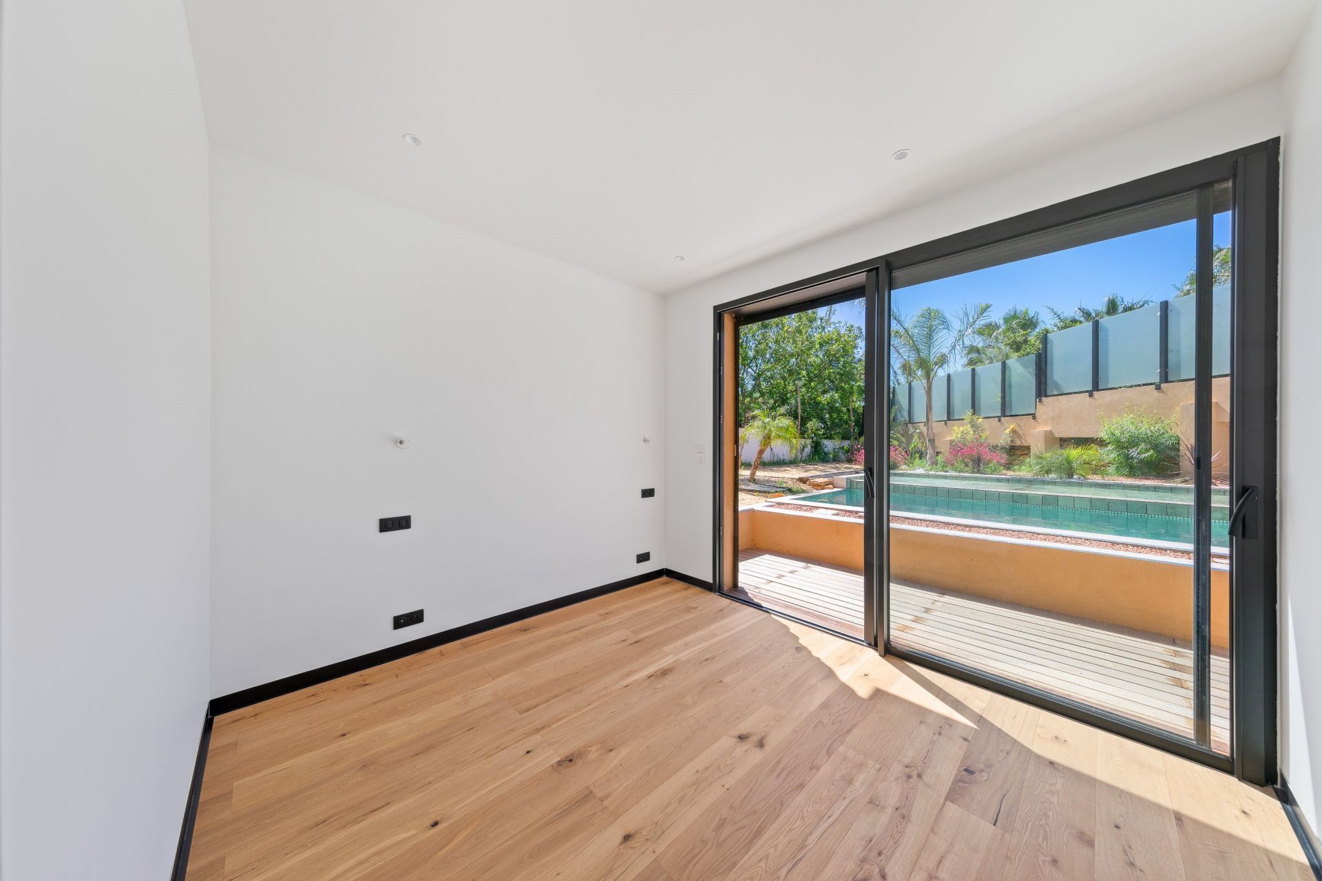 luxury house 5 Rooms for sale on ST CYR SUR MER (83270)