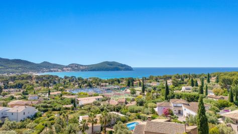 Sale Luxury house Saint-Cyr-sur-Mer 5&nbsp;Rooms 160&nbsp;m²