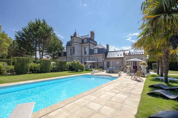 Sale Castle La Ferrière-sur-Risle 15&nbsp;Rooms 476&nbsp;m²