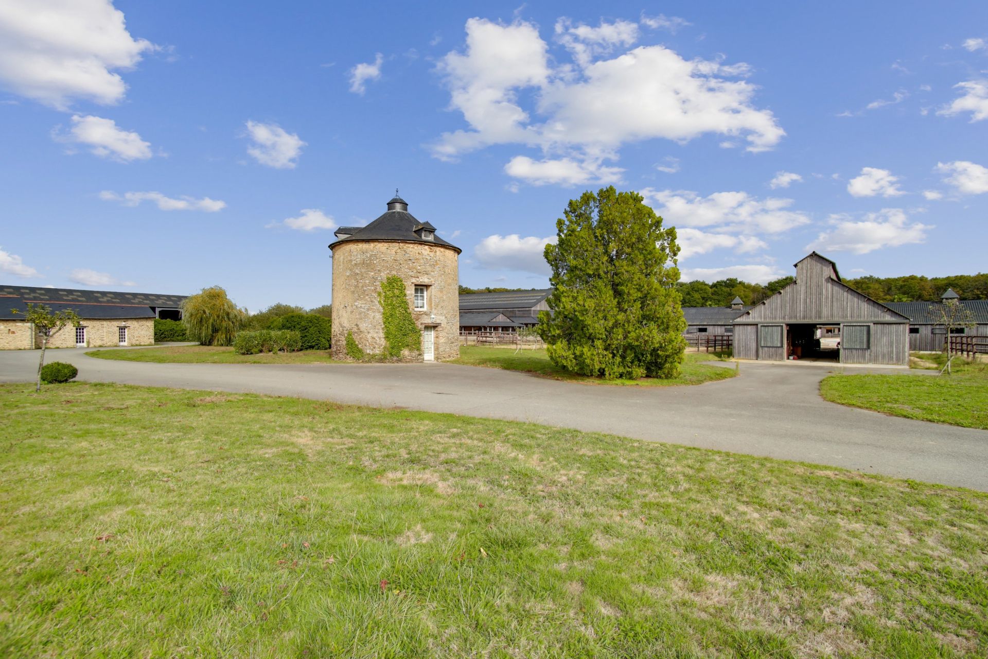 equestrian property 23 Rooms for sale on PETIT MARS (44390)