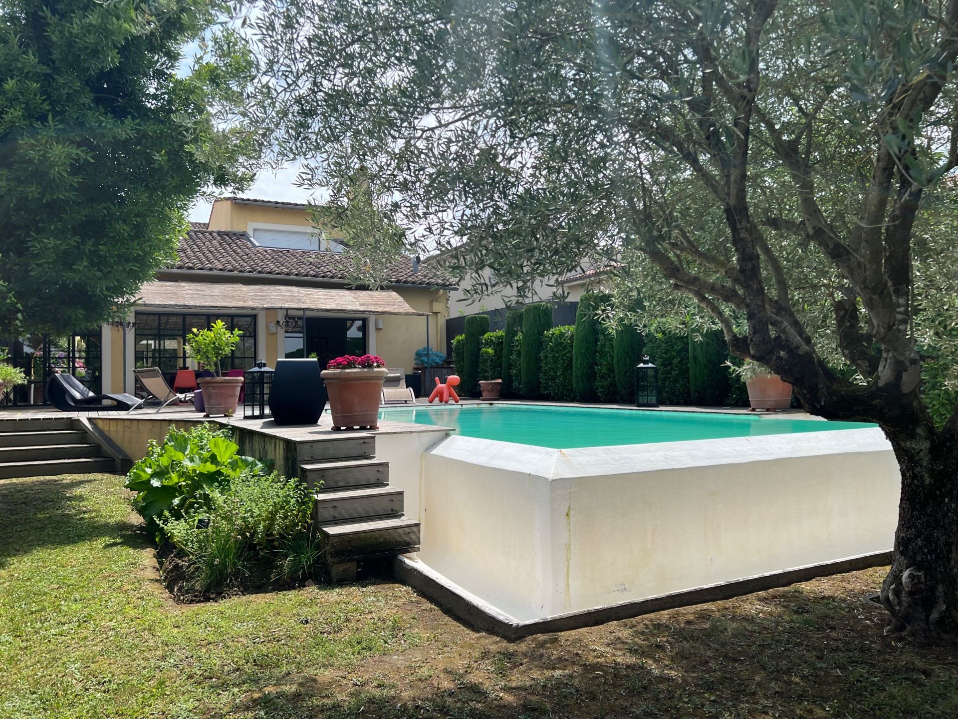 townhouse 9 Rooms for sale on RIEUMES (31370)
