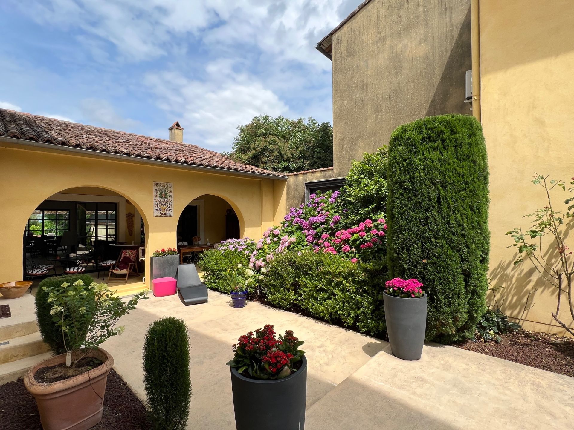 townhouse 9 Rooms for sale on RIEUMES (31370)