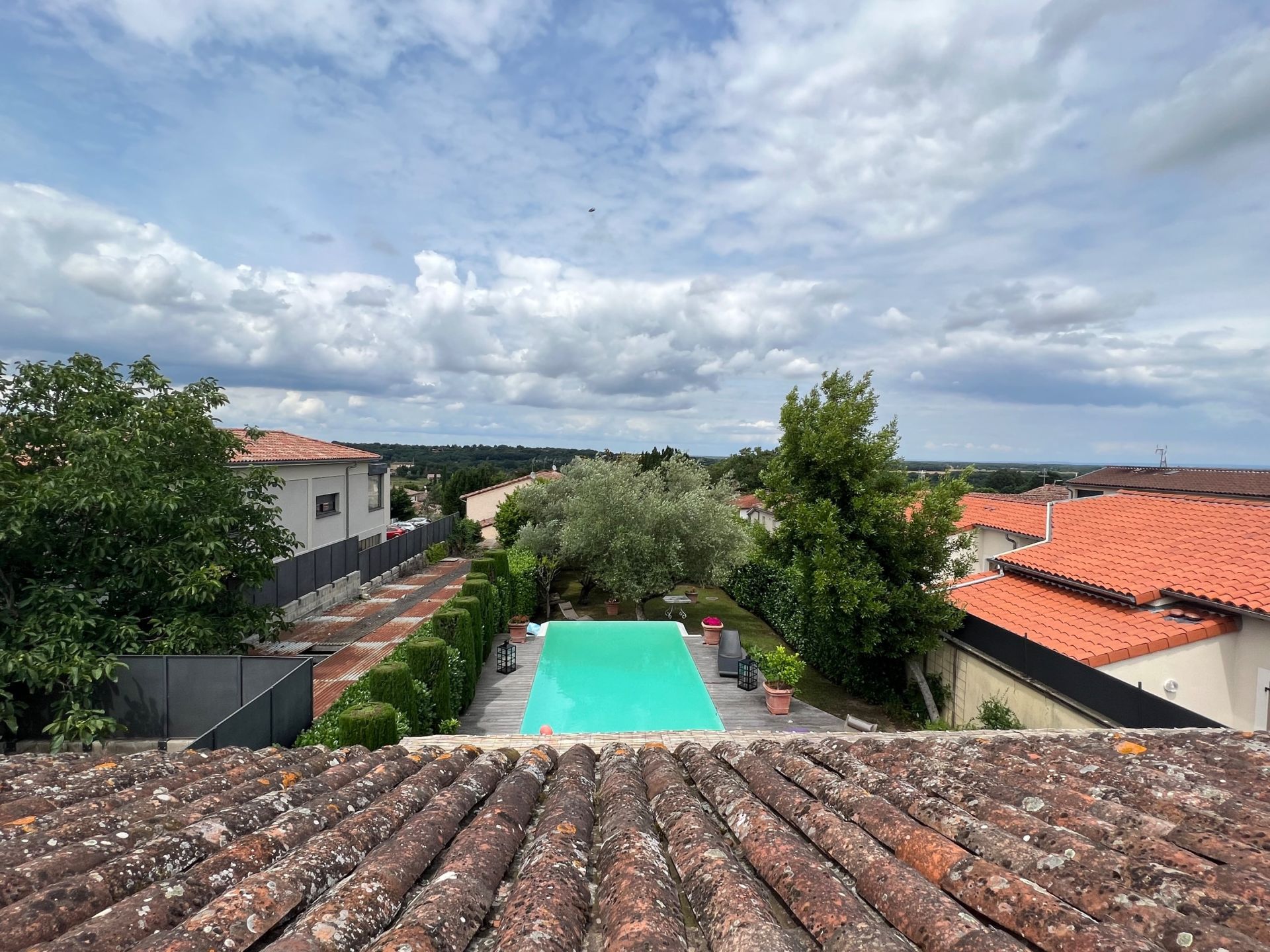 townhouse 9 Rooms for sale on RIEUMES (31370)