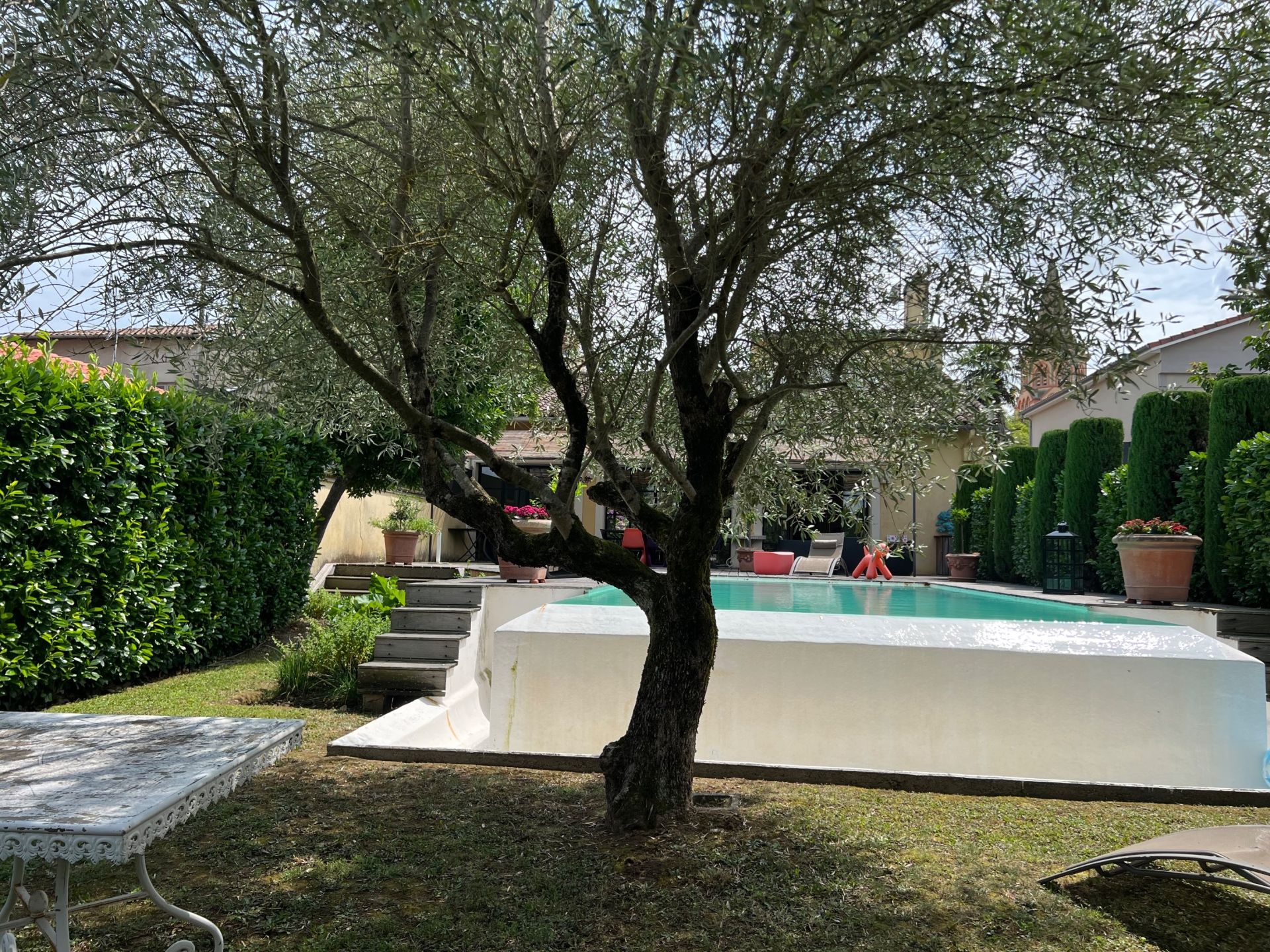 townhouse 9 Rooms for sale on RIEUMES (31370)