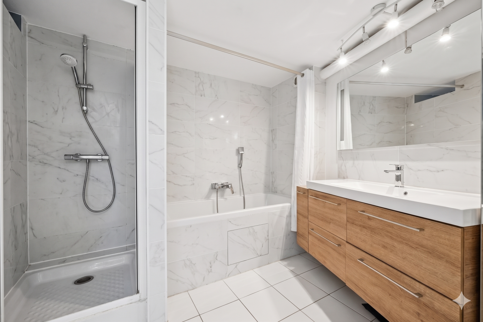 luxury apartment 2 Rooms for sale on PARIS (75017)