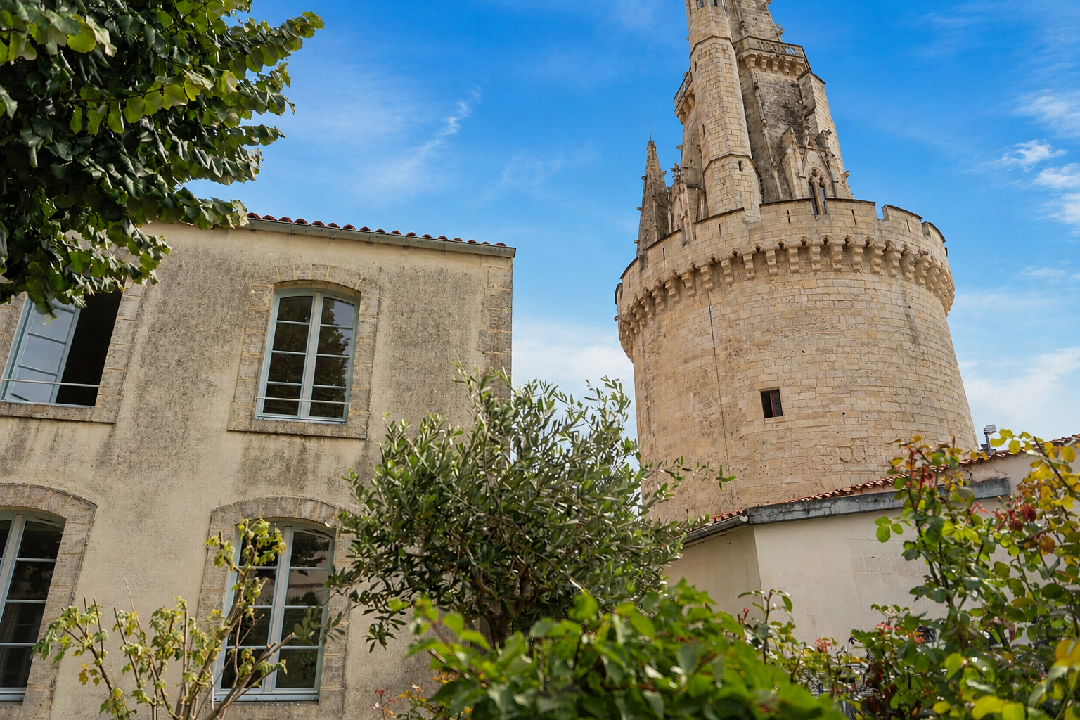 luxury apartment 3 Rooms for sale on LA ROCHELLE (17000)