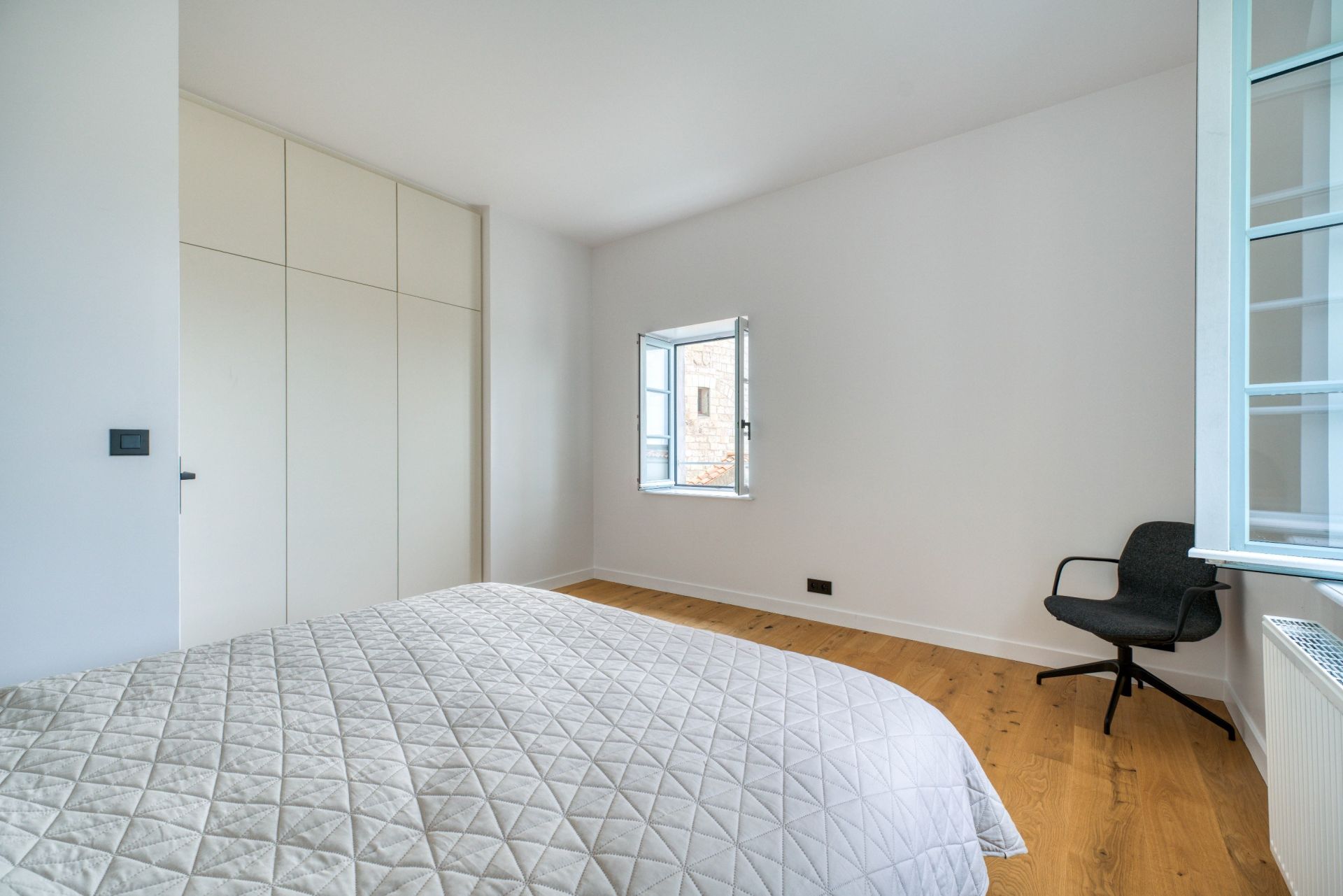 luxury apartment 3 Rooms for sale on LA ROCHELLE (17000)