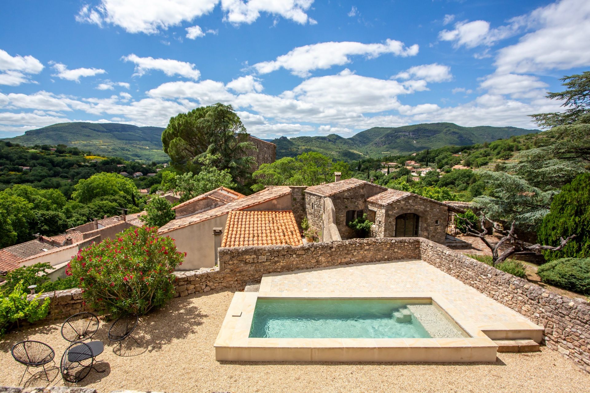castle 10 Rooms for sale on SOUBES (34700)