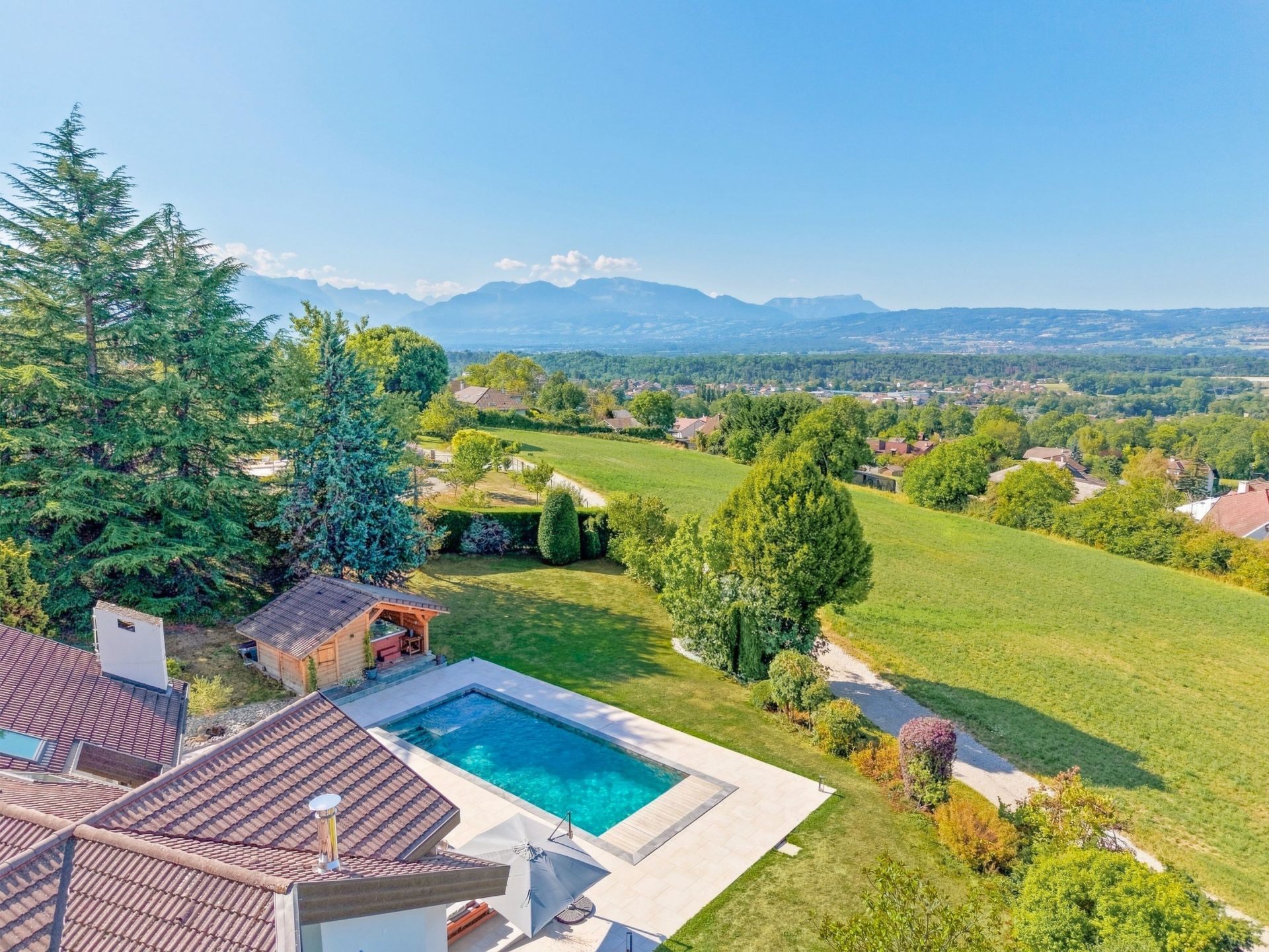 contemporary house 7 Rooms for sale on CRANVES SALES (74380)