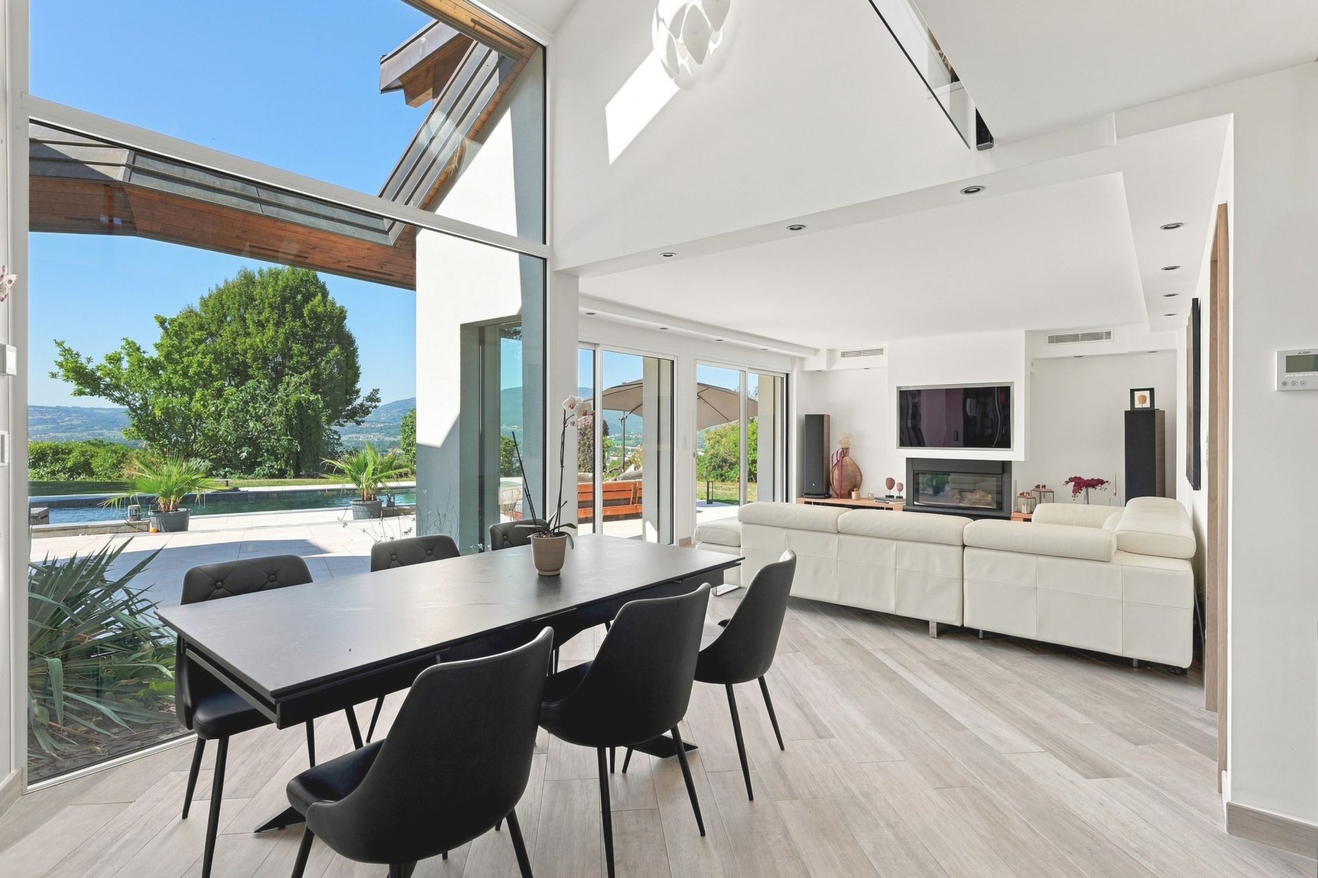 contemporary house 7 Rooms for sale on CRANVES SALES (74380)