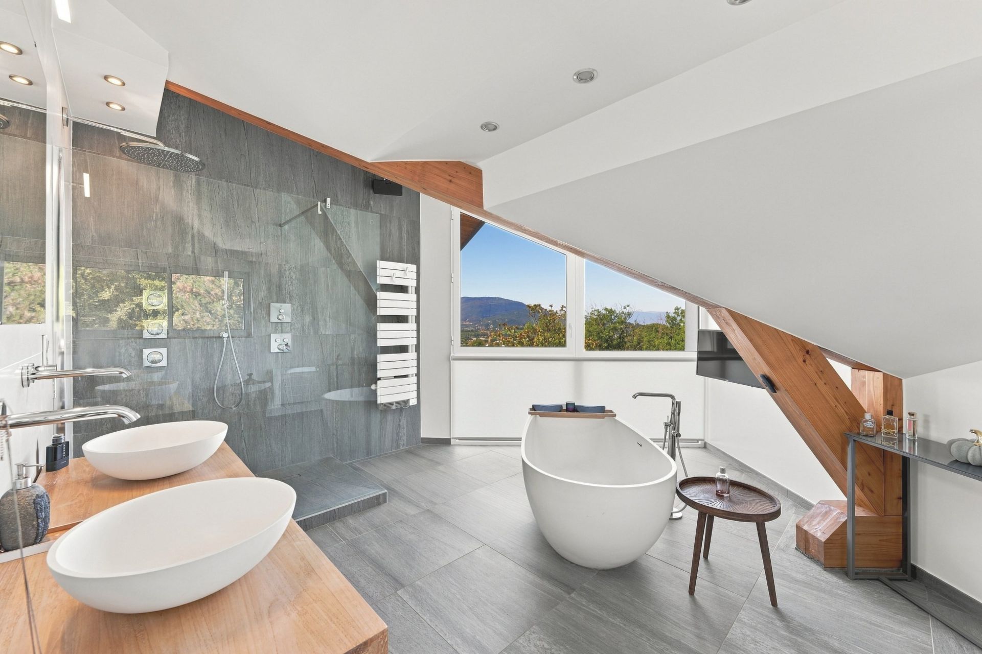 contemporary house 7 Rooms for sale on CRANVES SALES (74380)