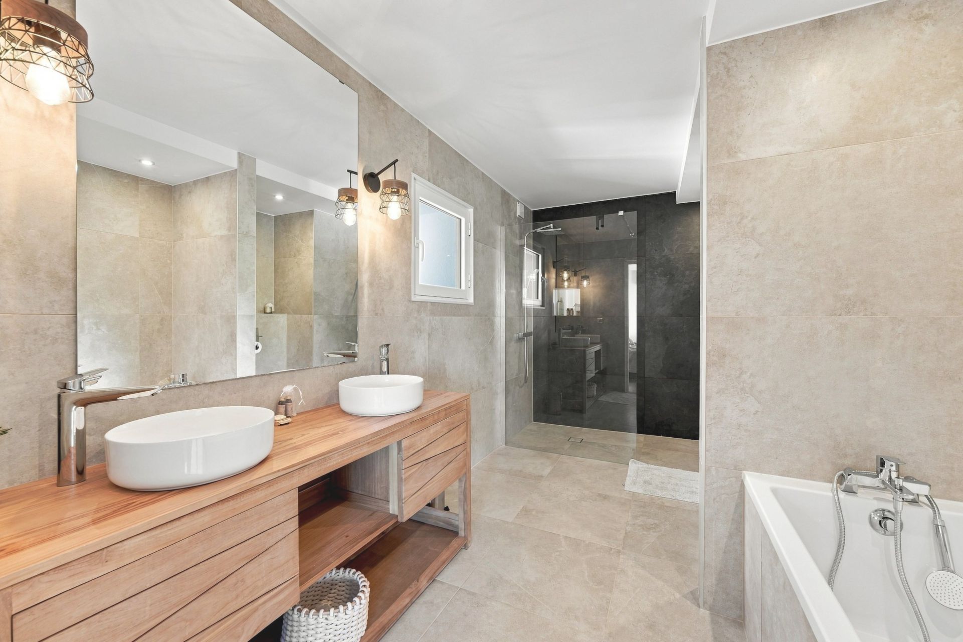 contemporary house 7 Rooms for sale on CRANVES SALES (74380)