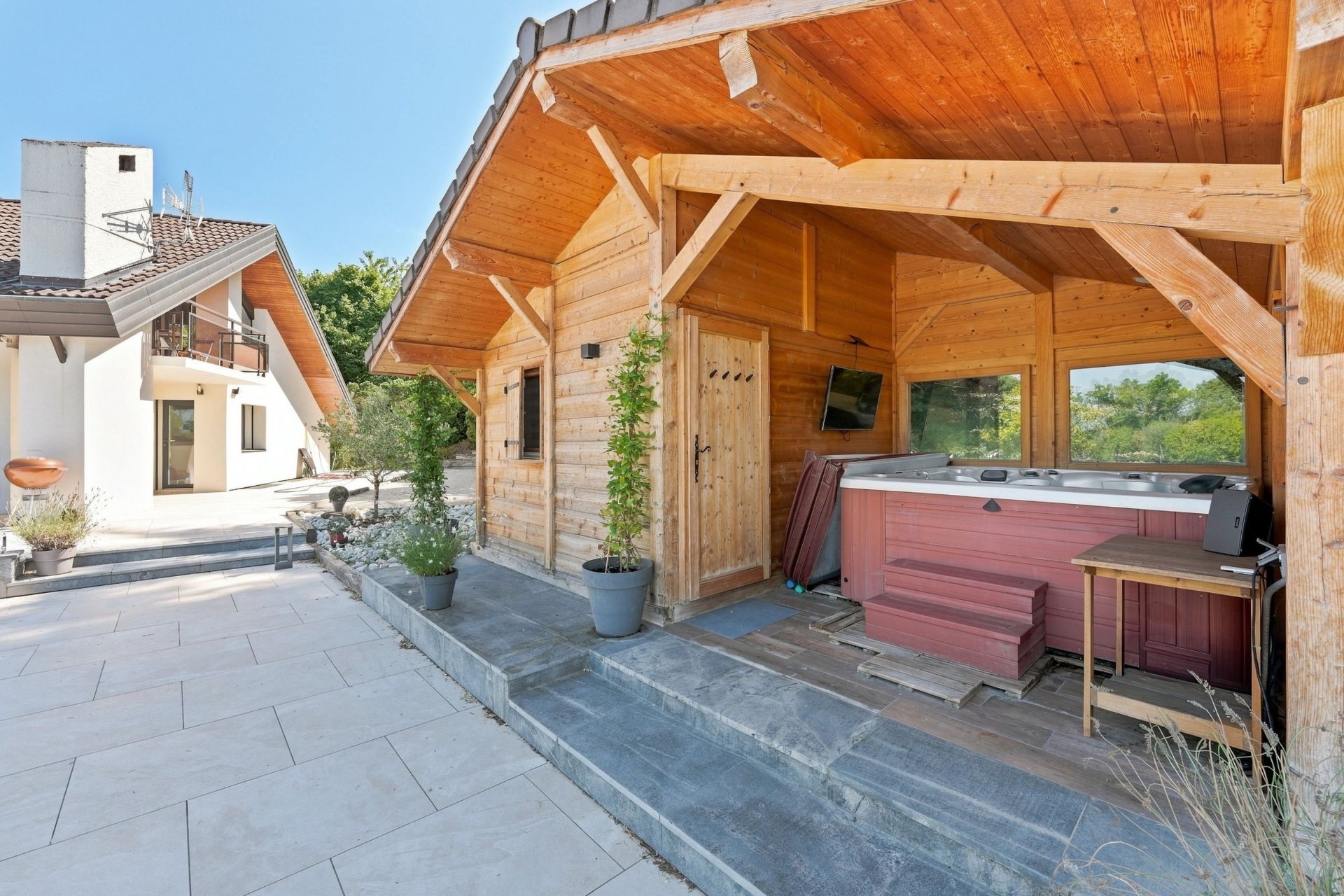 contemporary house 7 Rooms for sale on CRANVES SALES (74380)