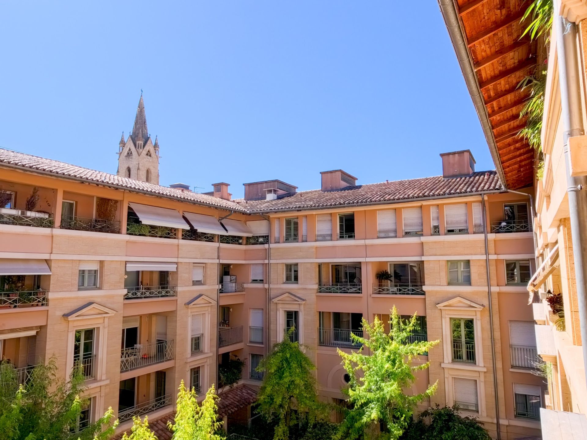 luxury apartment 4 Rooms for sale on AIX EN PROVENCE (13100)