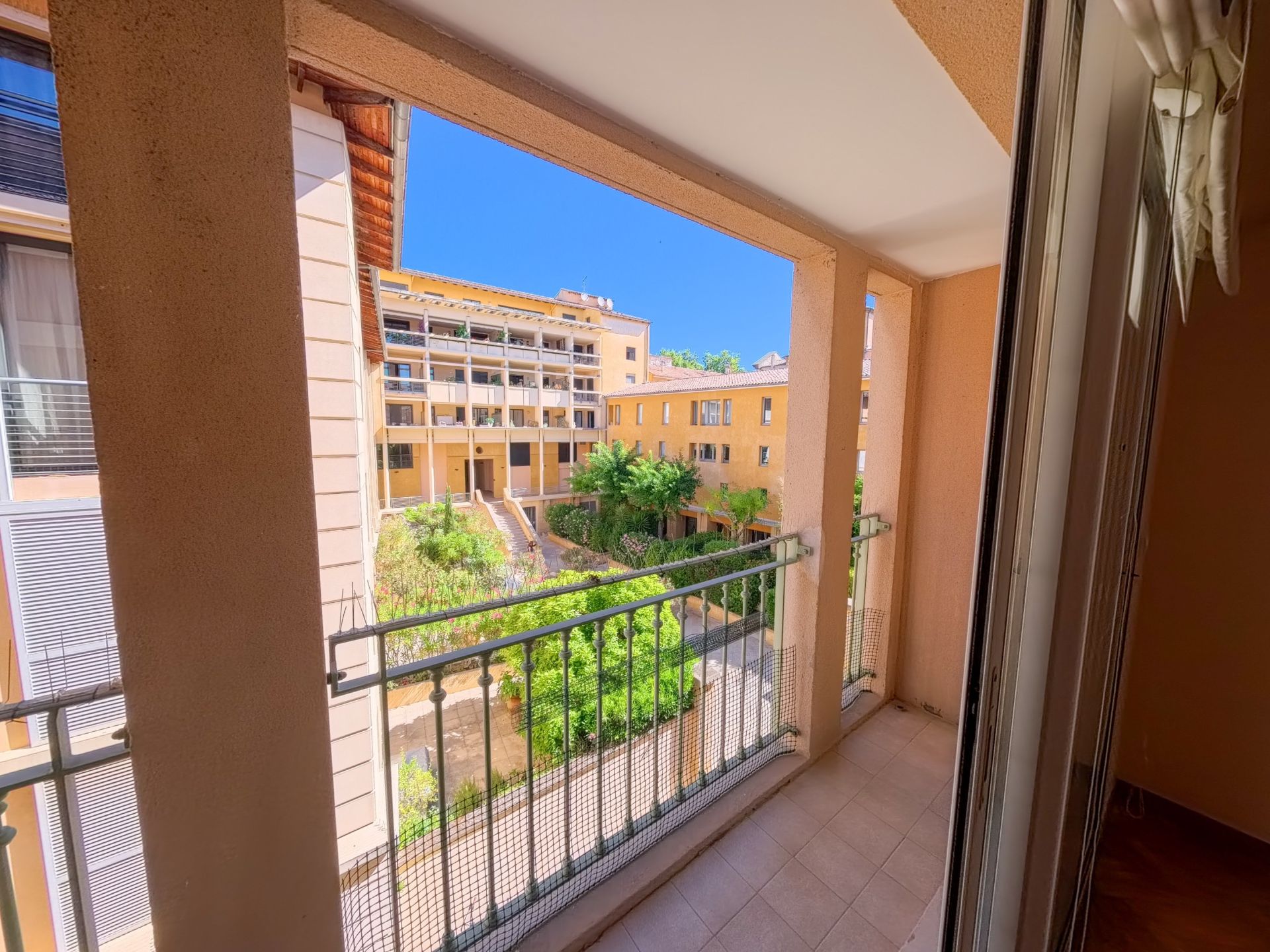 luxury apartment 4 Rooms for sale on AIX EN PROVENCE (13100)