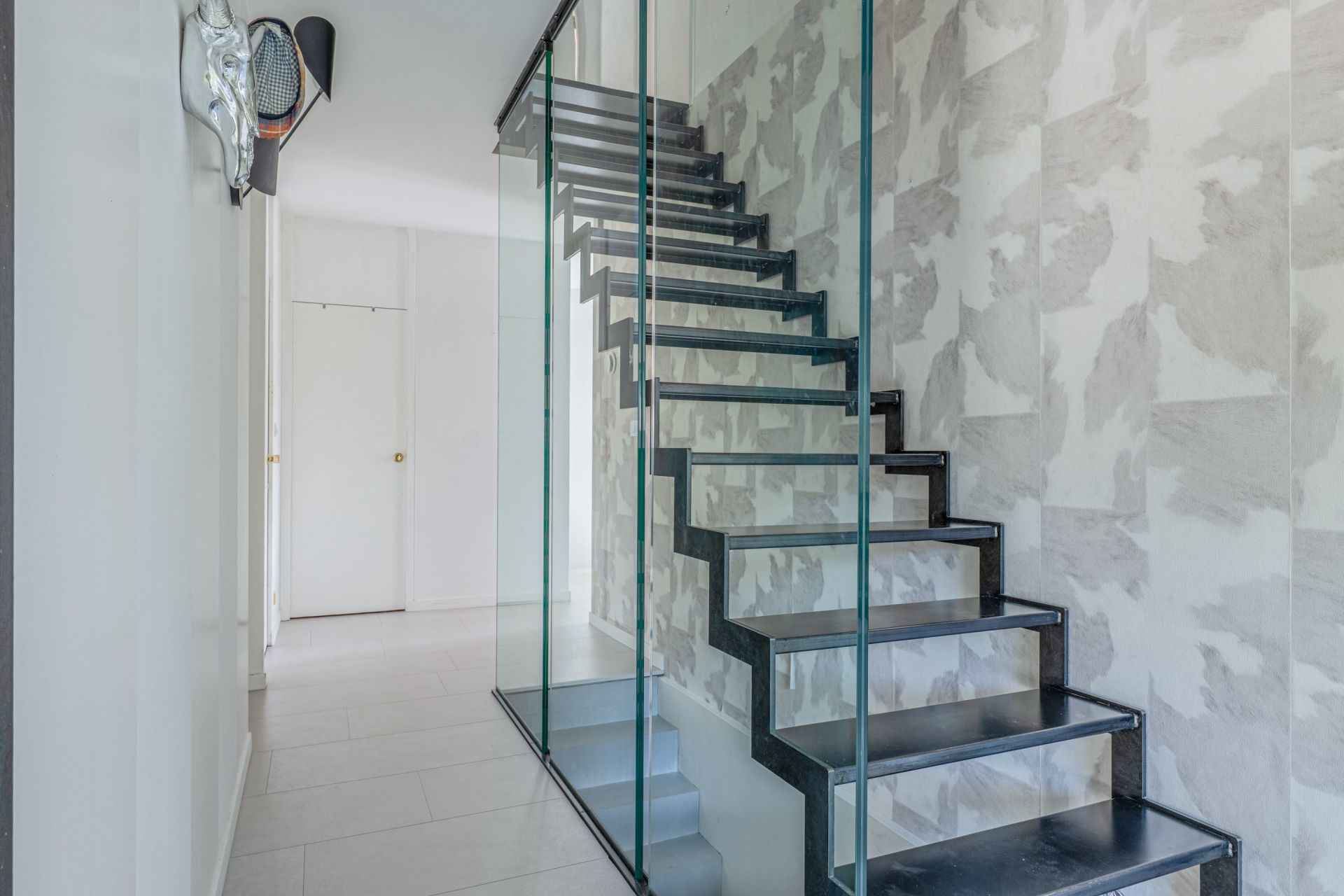 contemporary house 7 Rooms for sale on ECULLY (69130)