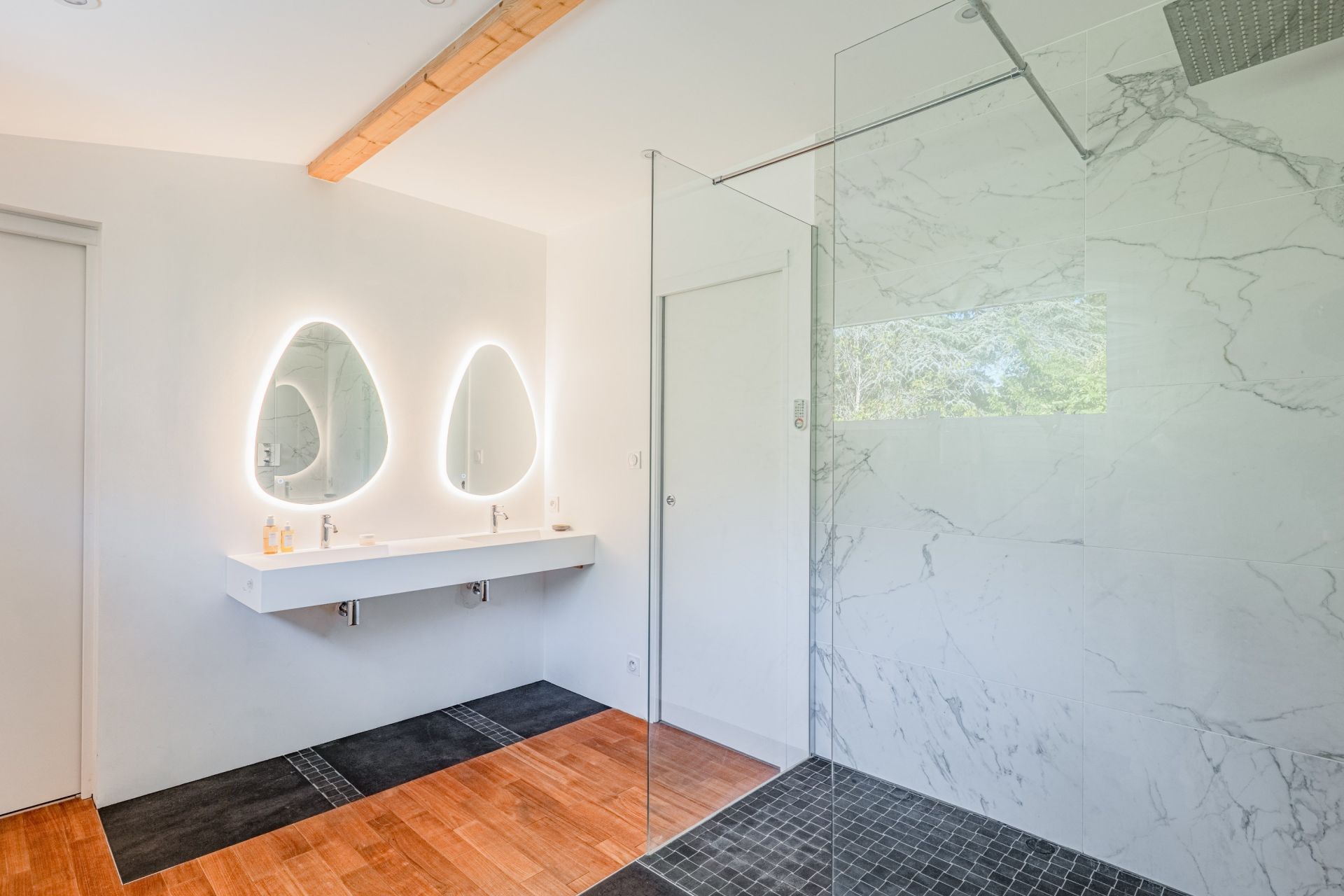 contemporary house 7 Rooms for sale on ECULLY (69130)
