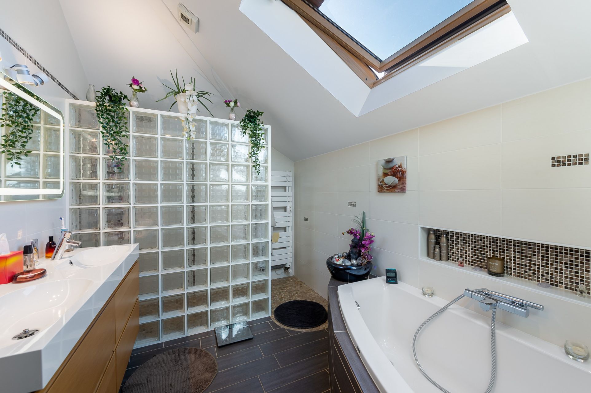 luxury house 5 Rooms for sale on MAXILLY SUR LEMAN (74500)