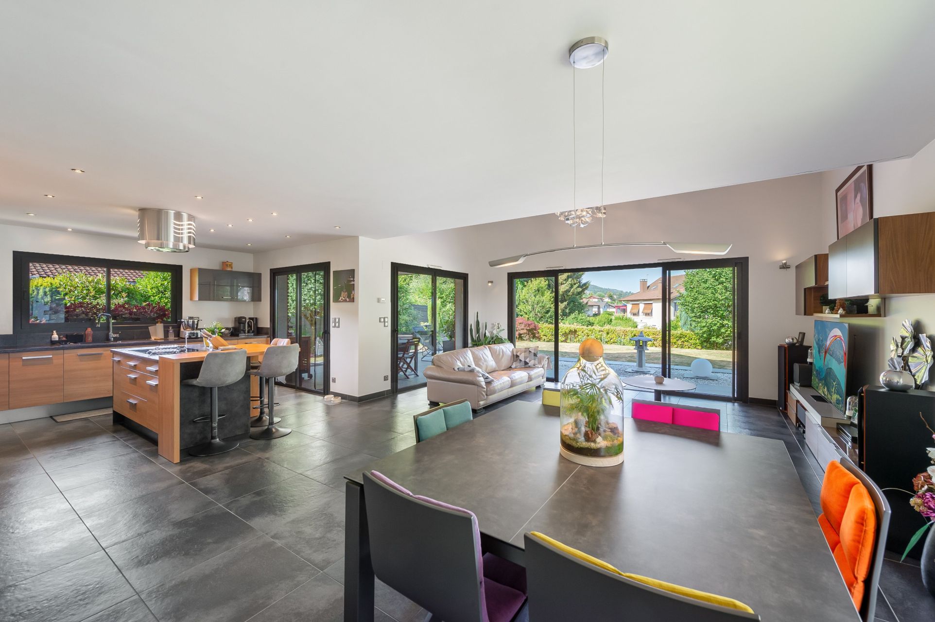 luxury house 5 Rooms for sale on MAXILLY SUR LEMAN (74500)